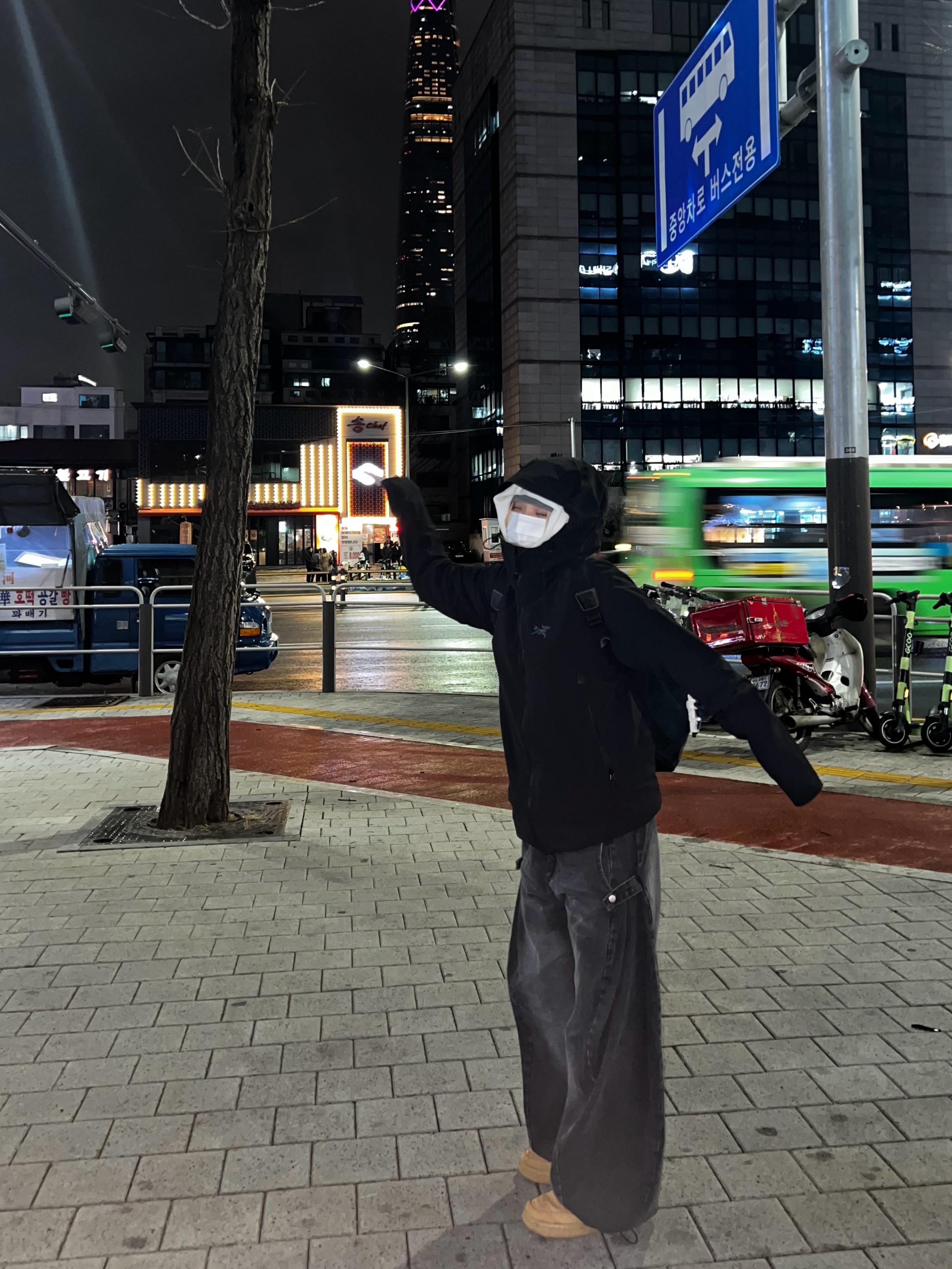 Arc'teryx Gamma Hoody Black, Nike x Supreme Air Force 1 Low Flax 착용 스타일 - 1