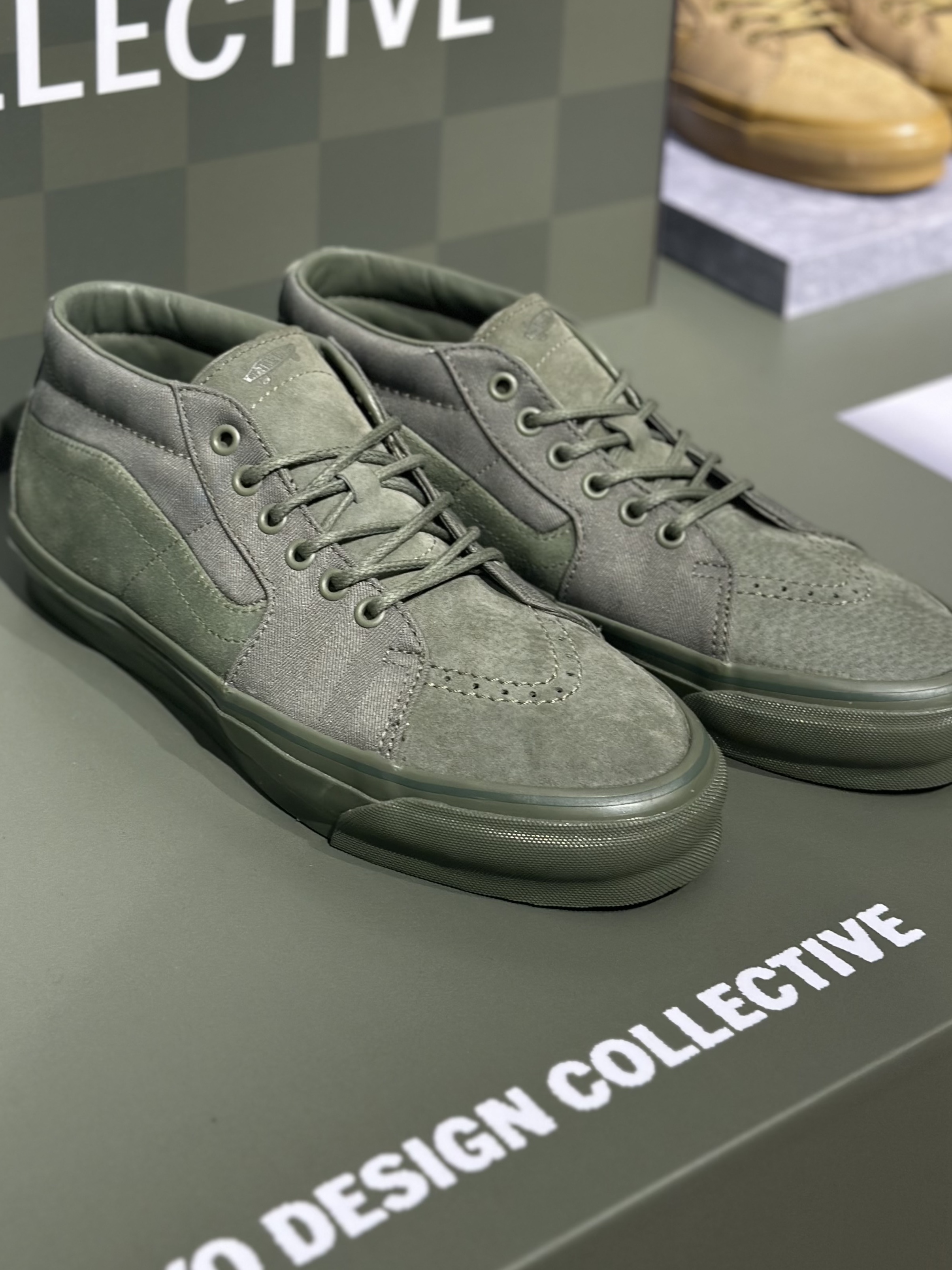 Vans TDC Sk8-Mid Reissue 83 MG LX Olive 착용 스타일 - 2