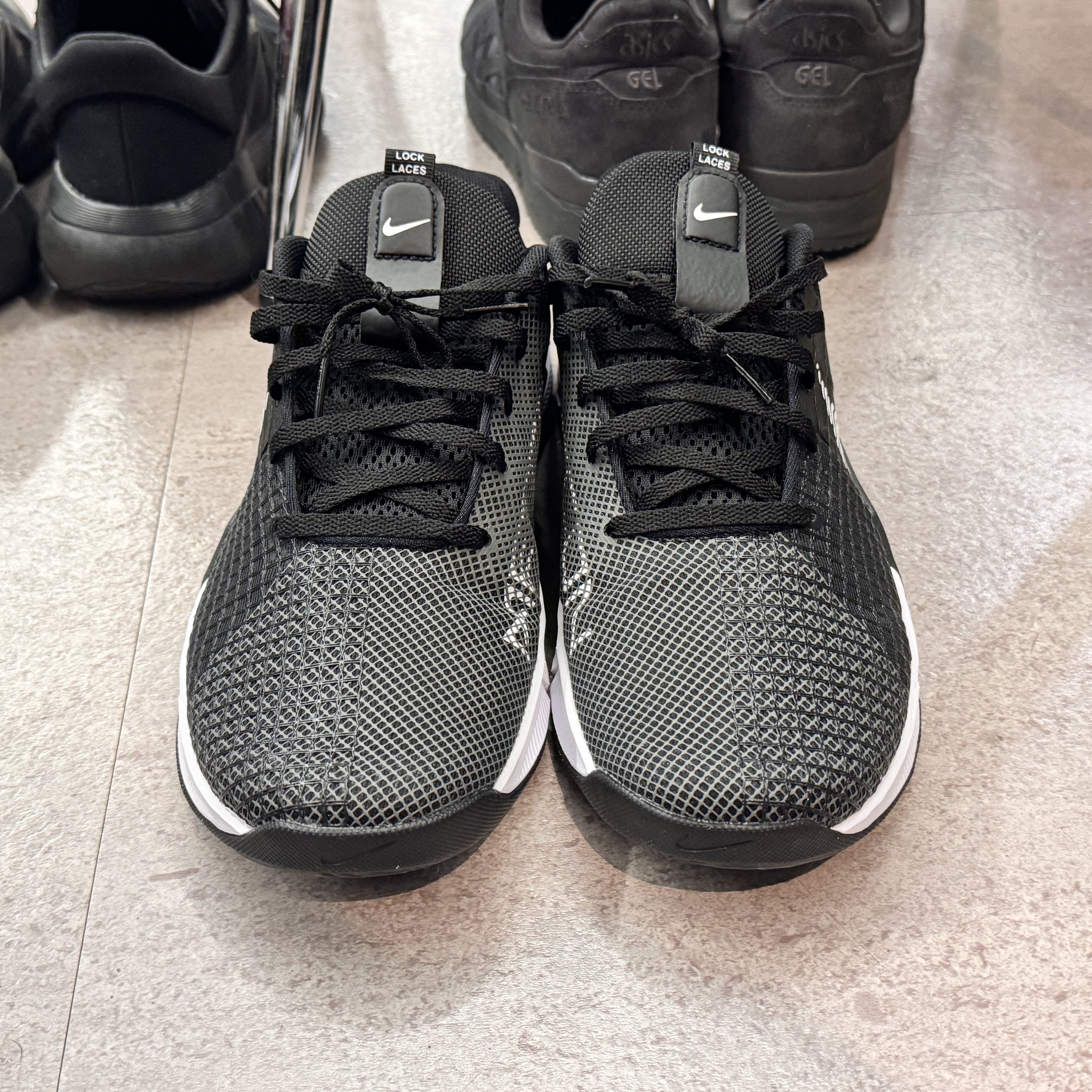 Nike Metcon 8 Black White 착용 스타일 - 1