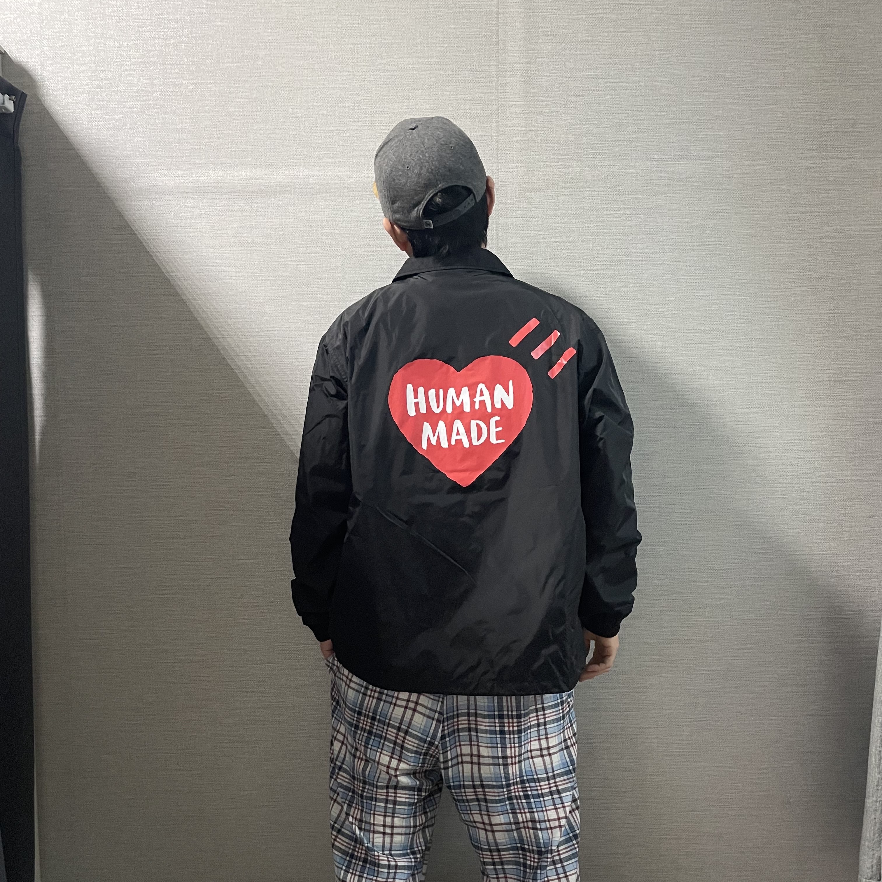 Human Made Coach Jacket Black 착용 스타일 - 2
