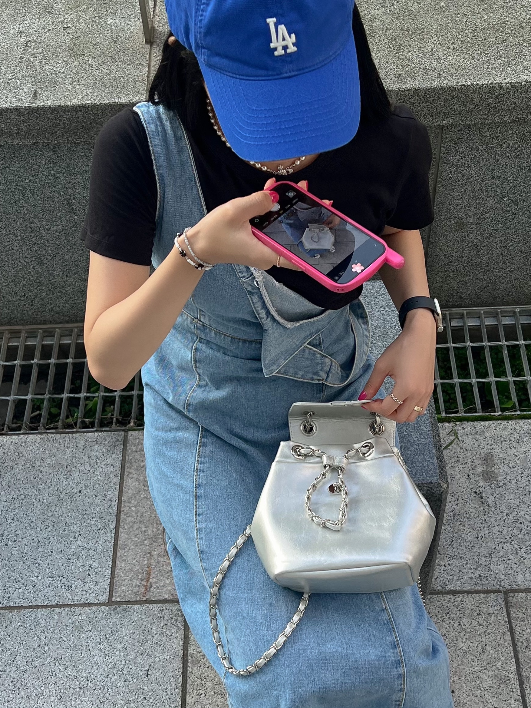 Anoetic Anc Classic Backpack Silver, Vivienne Westwood Mini Bas Relief Choker Silver 착용 스타일 - 1