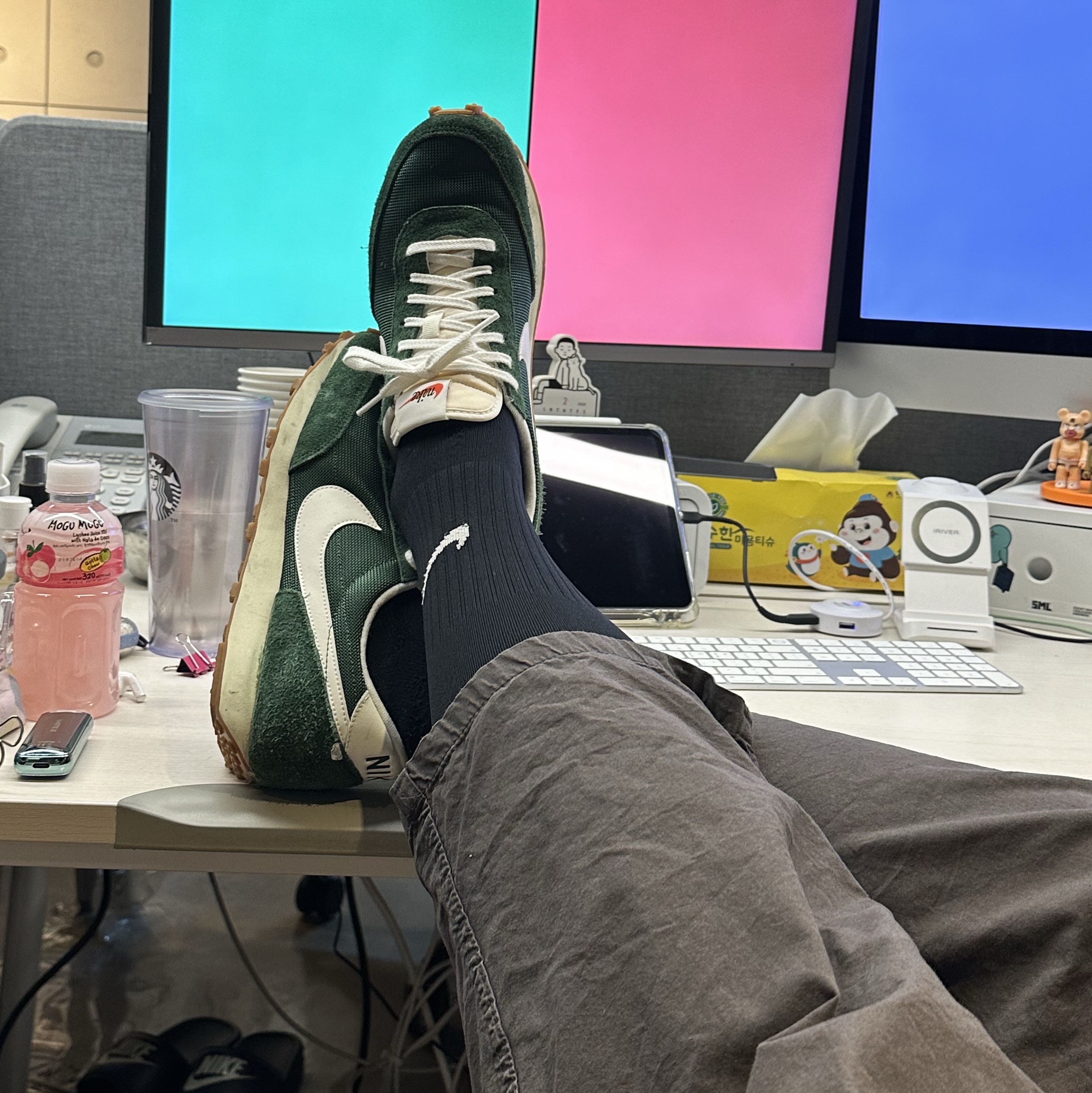 (W) Nike Daybreak Vintage Fir Coconut Milk 착용 스타일