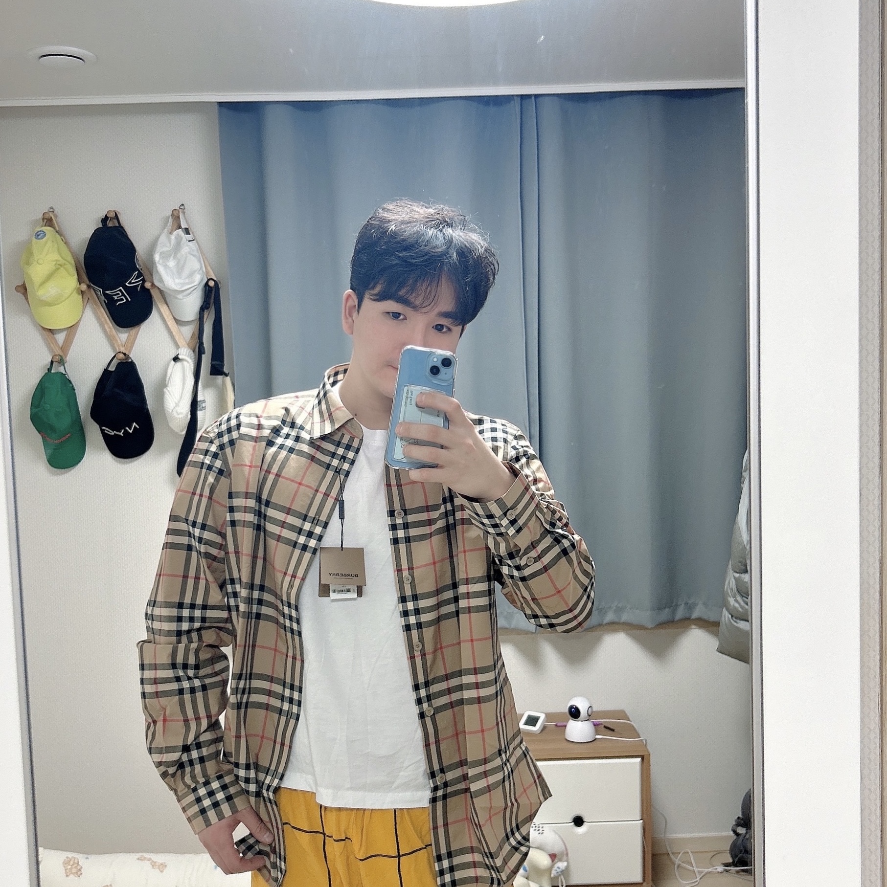 Burberry Check Cotton Poplin Shirt Archive Beige 착용 스타일