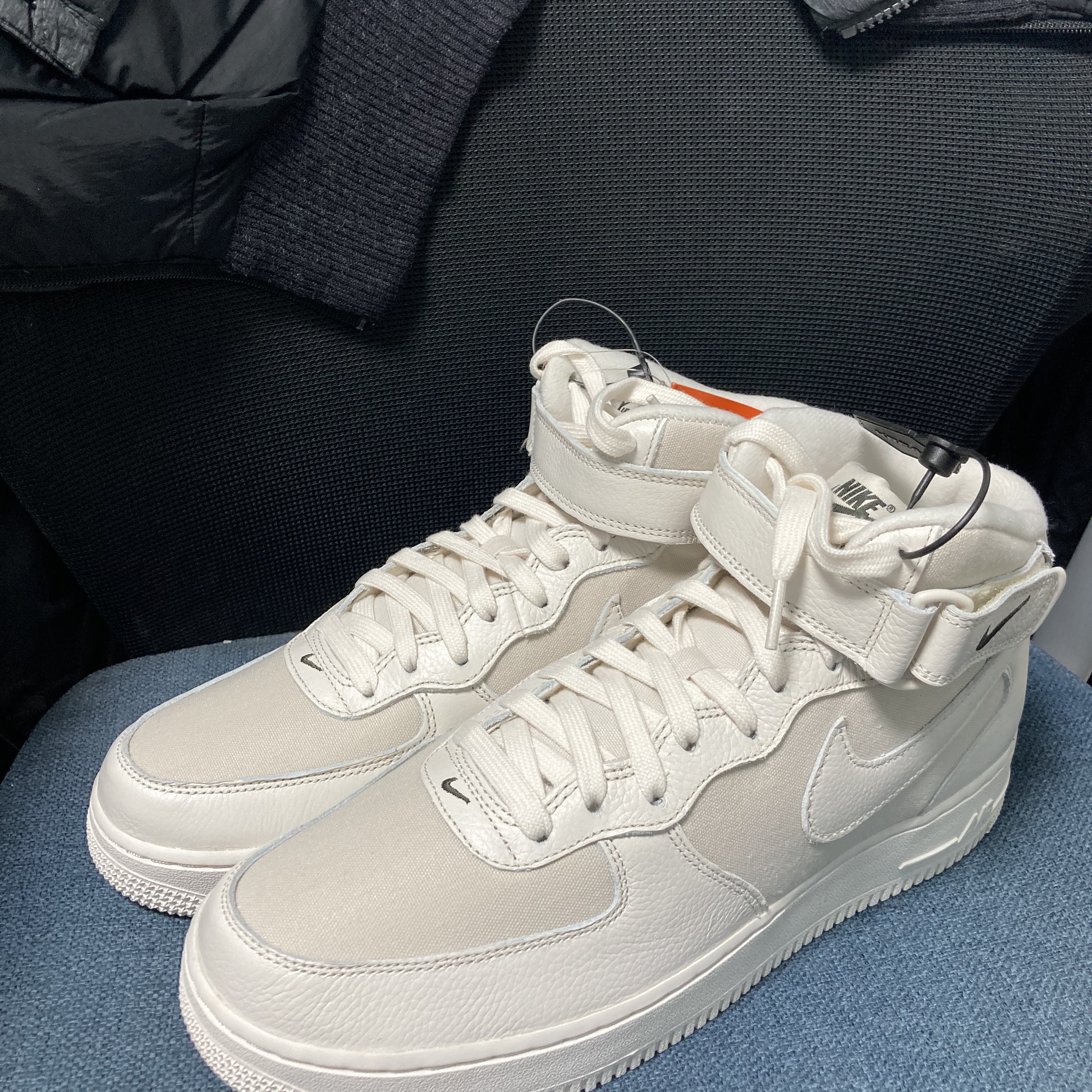 Nike Air Force 1 Mid '07 LX NBHD Light Bone and Phantom 착용 스타일
