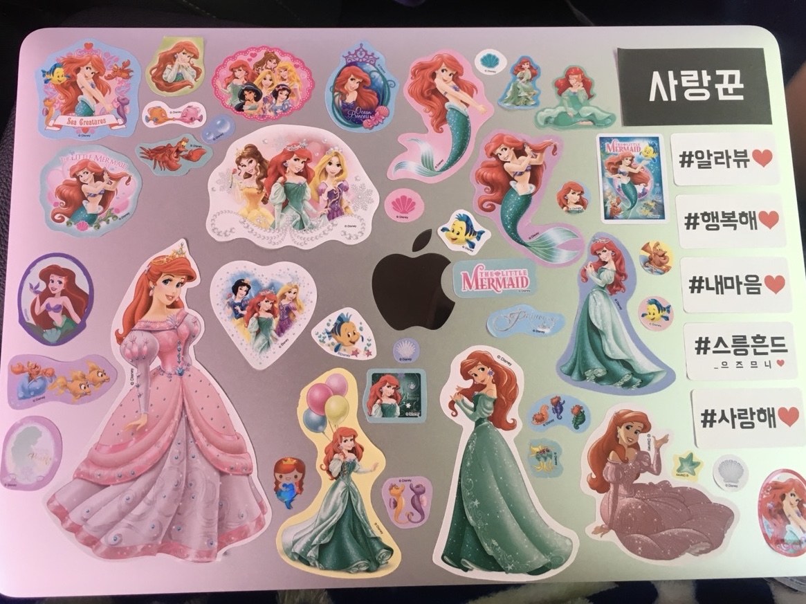 Apple 2022 MacBook Air 13 M2 256GB SSD / 8GB RAM Space Gray (Korean Ver.) 착용 스타일