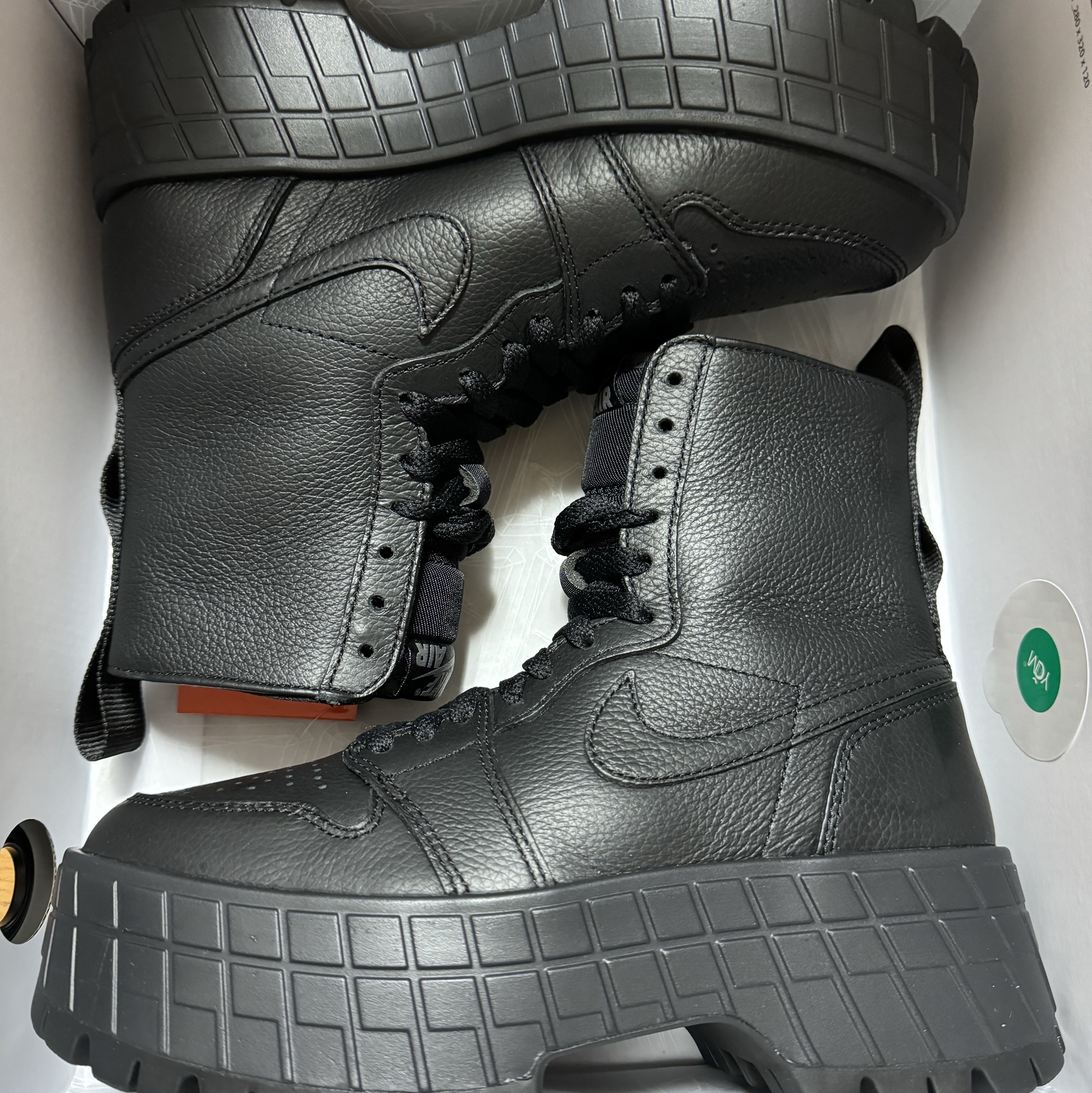 (W) Jordan 1 Brooklyn Black Flat Pewter 착용 스타일
