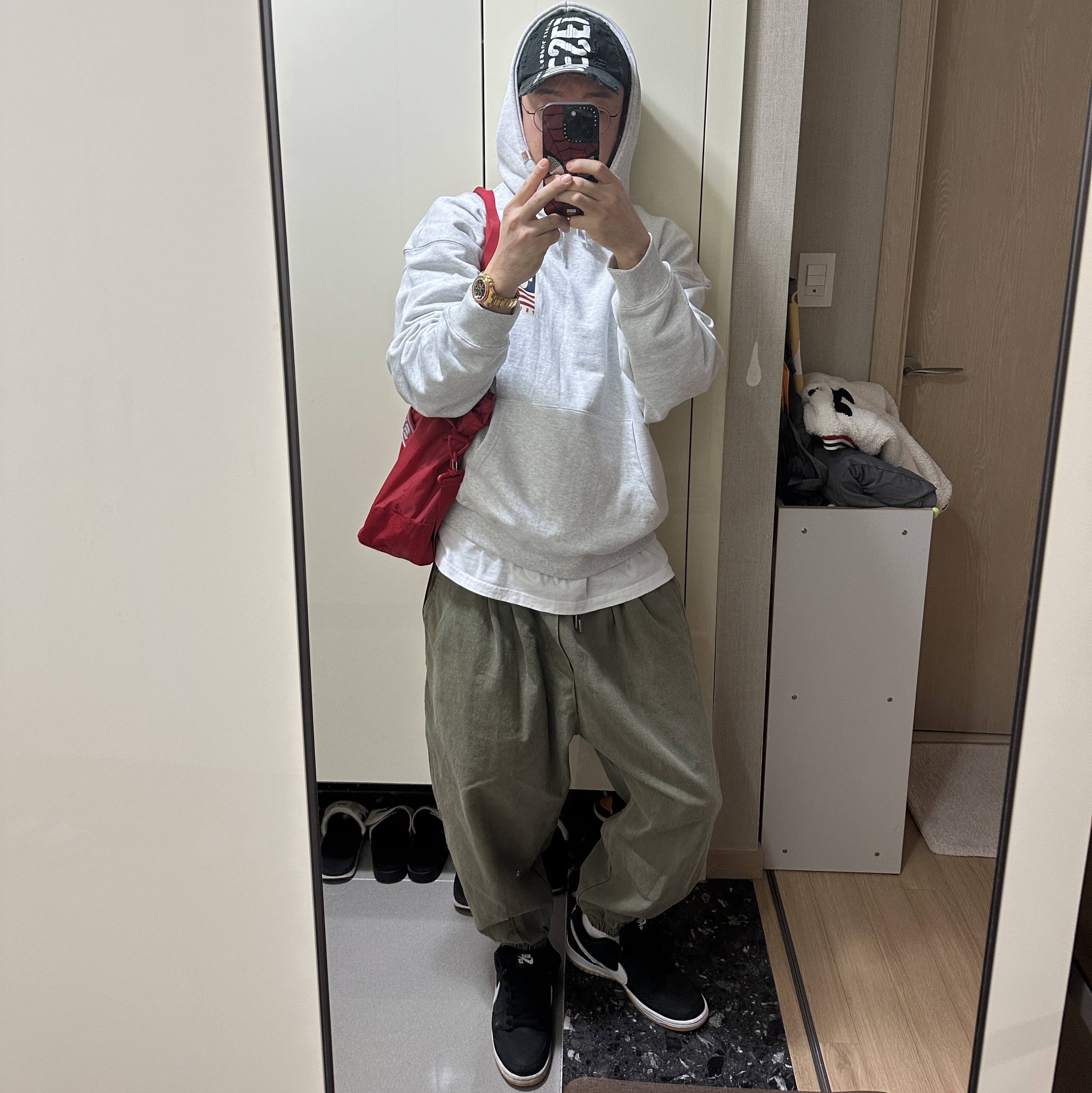 Diesel C-Ewan Baseball Cap with Diesel Lettering Black, True Religion Old Glory MK2 Hoodie Melange Grey 착용 스타일
