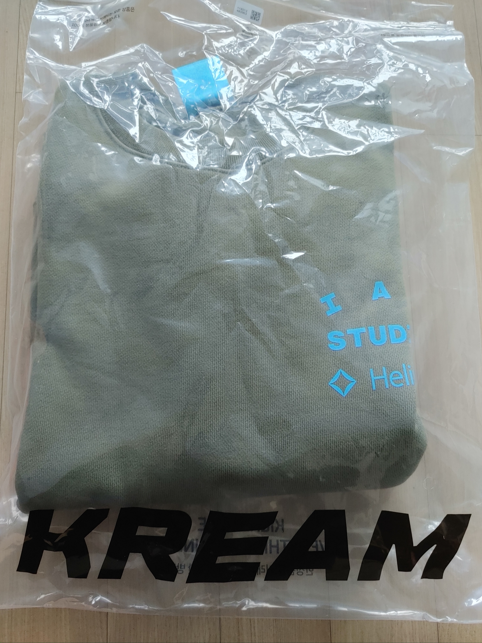 아이앱 스튜디오 x 헬리녹스 스웨트셔츠 리프 그린 착용 스타일