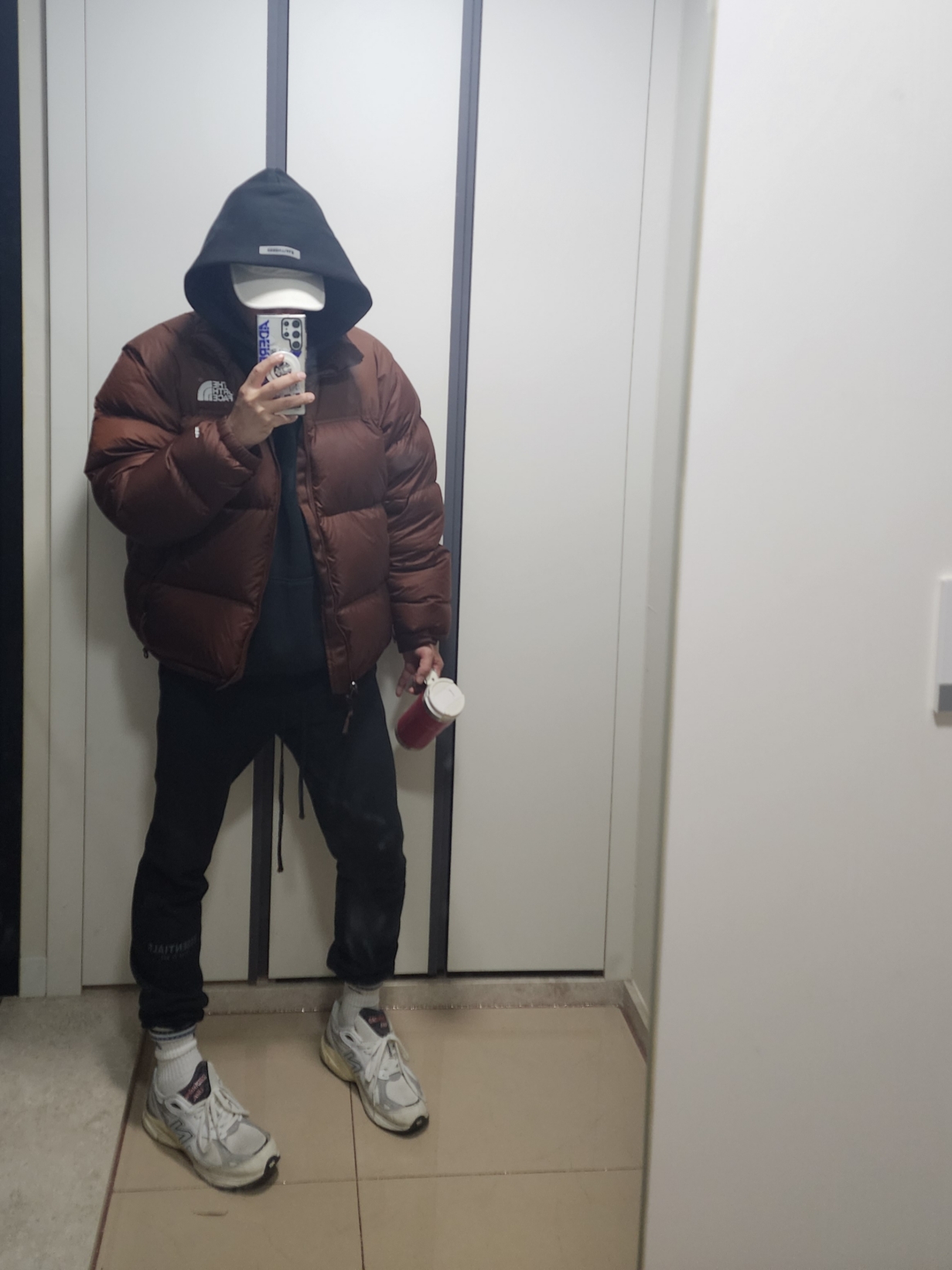 Essentials 3D Silicon Applique Pullover Hoodie Dark Slate/Black 2020, Essentials Sweatpants Black - 21SS 착용 스타일 - 1