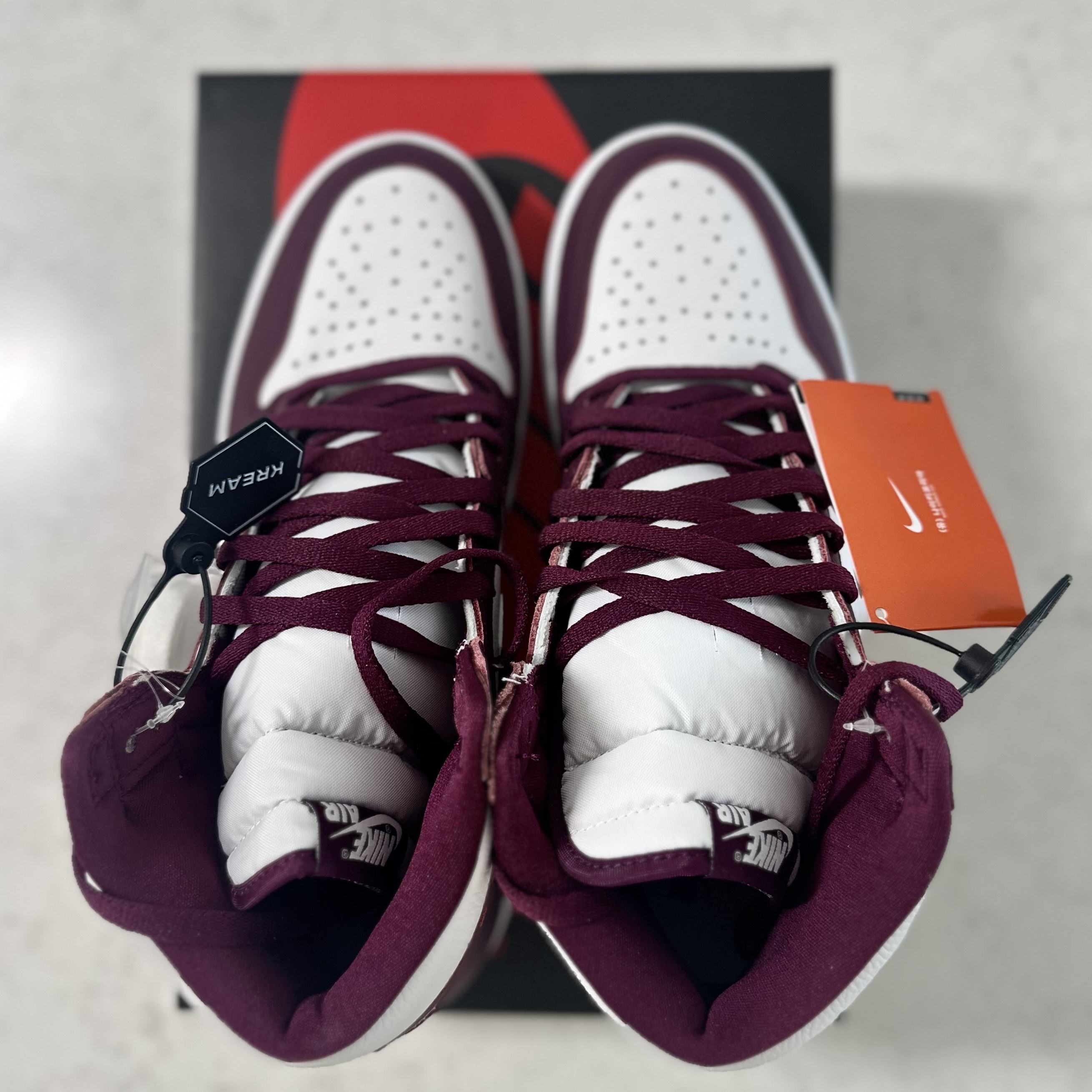 Jordan 1 Retro High OG Bordeaux 착용 스타일 - 1