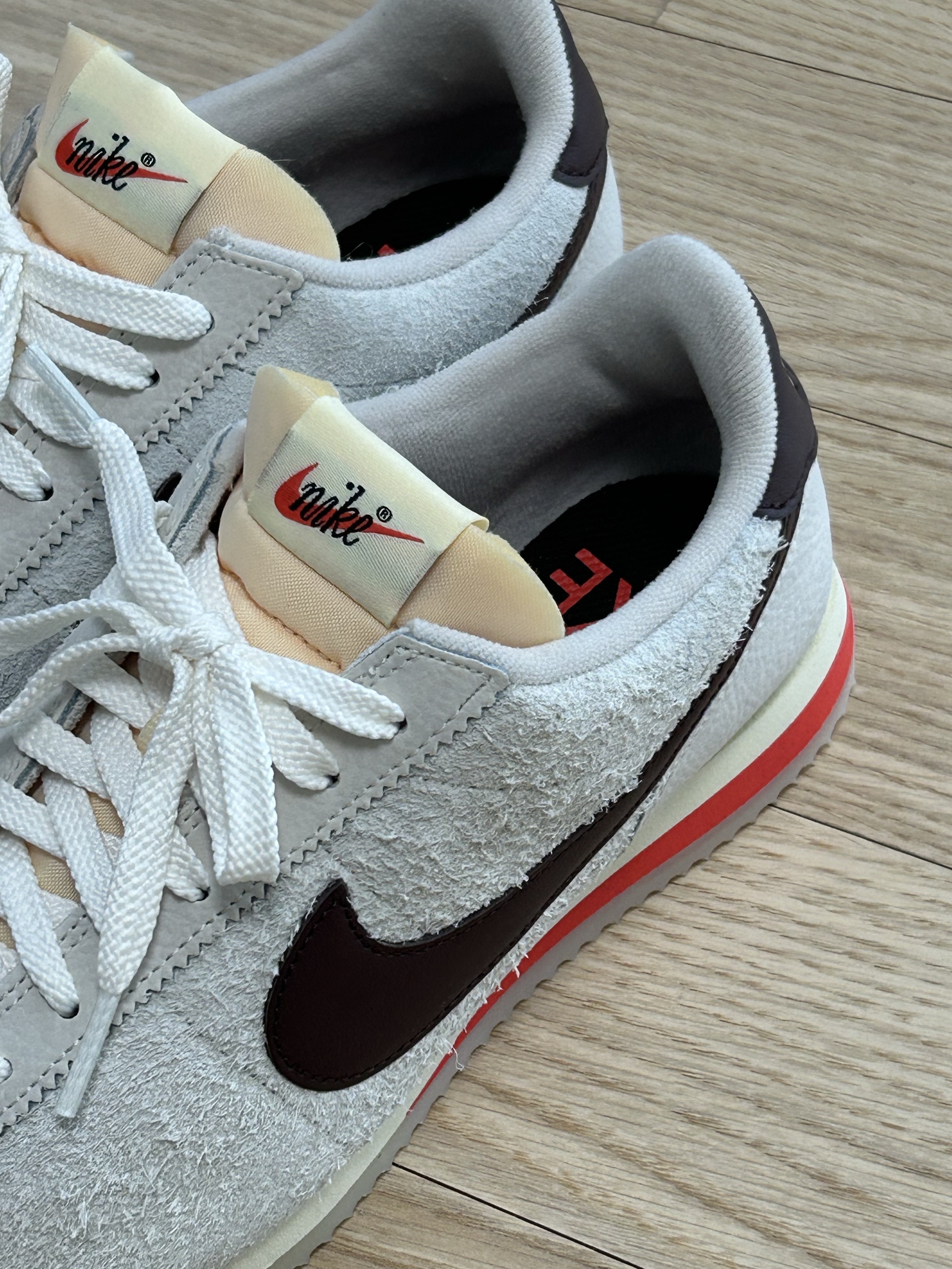 (W) Nike Cortez 23 Orewood Brown and Earth 착용 스타일