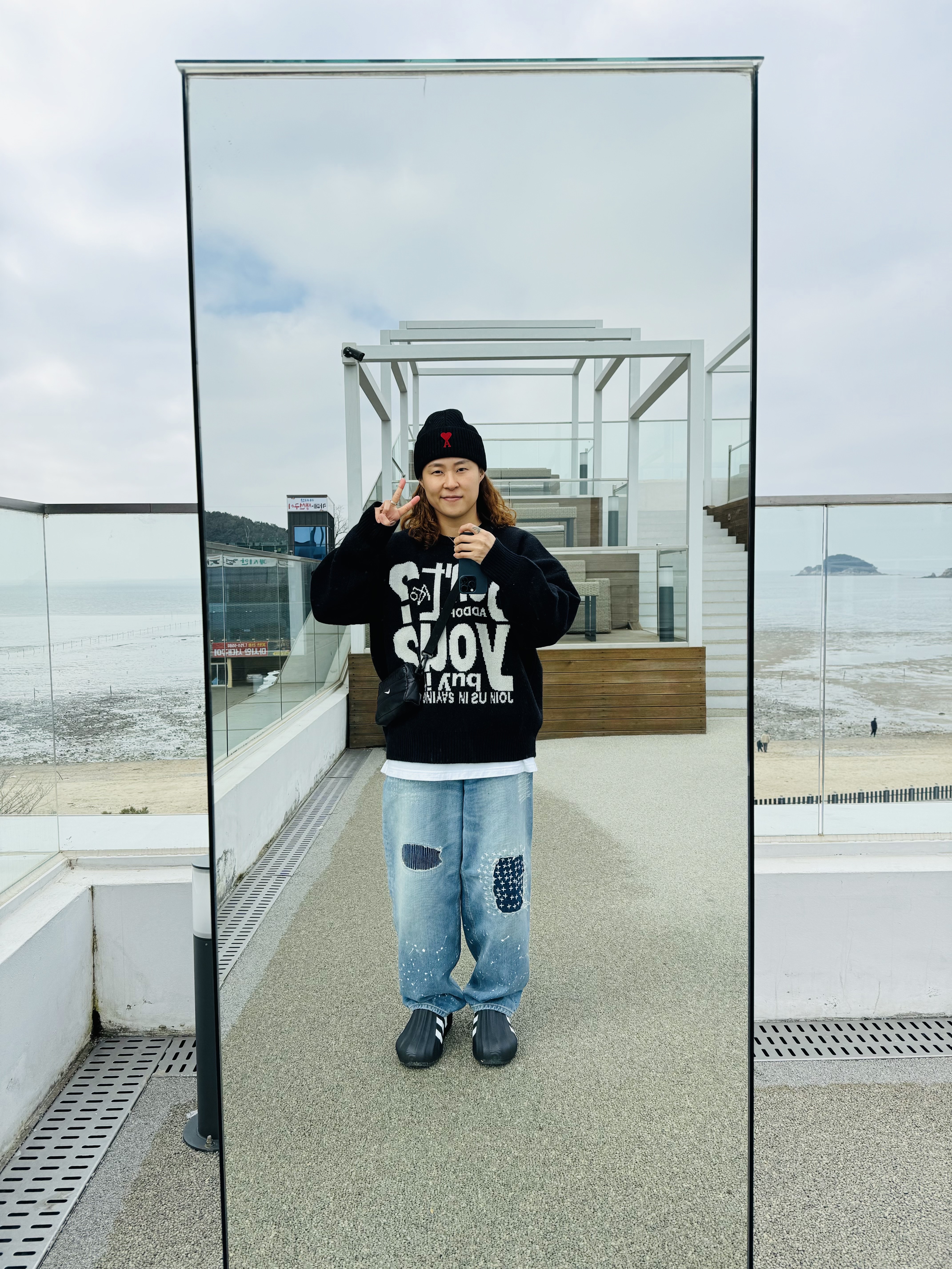 AMI de Coeur Beanie Black Red, Zara x Ader Error Patchwork Jeans Blue 착용 스타일