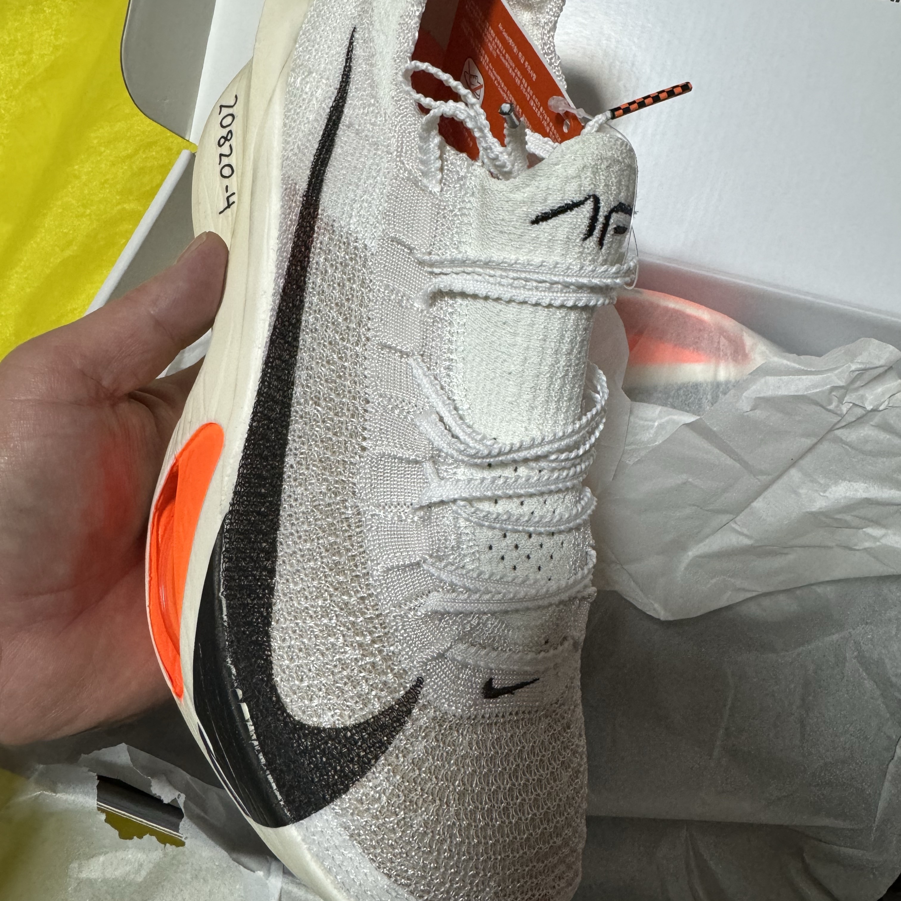 Nike Air Zoom Alphafly Next% 3 Proto White Total Orange 착용 스타일 - 1