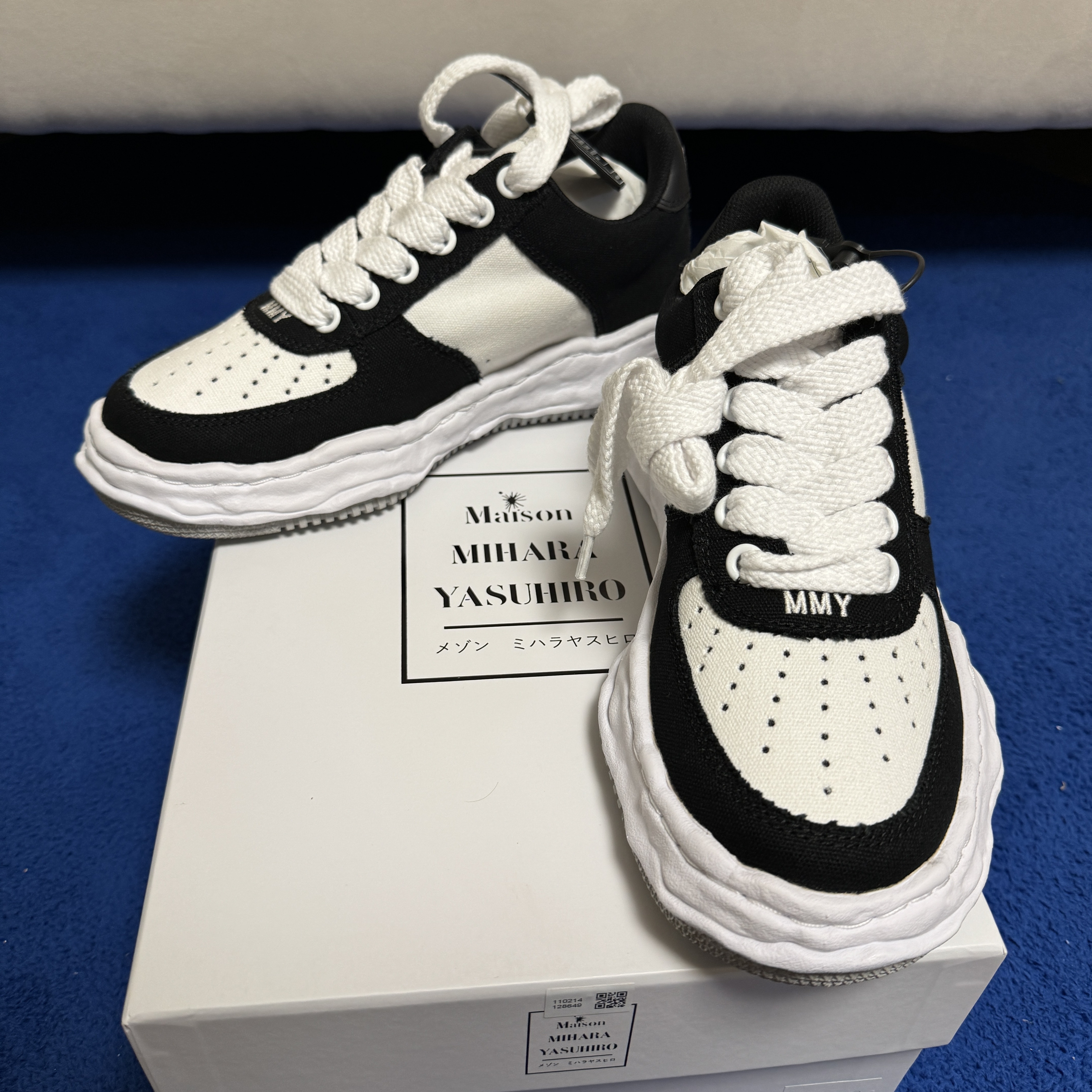Maison Mihara Yasuhiro Wayne OG Sole Canvas Low-top Sneakers Black White 착용 스타일