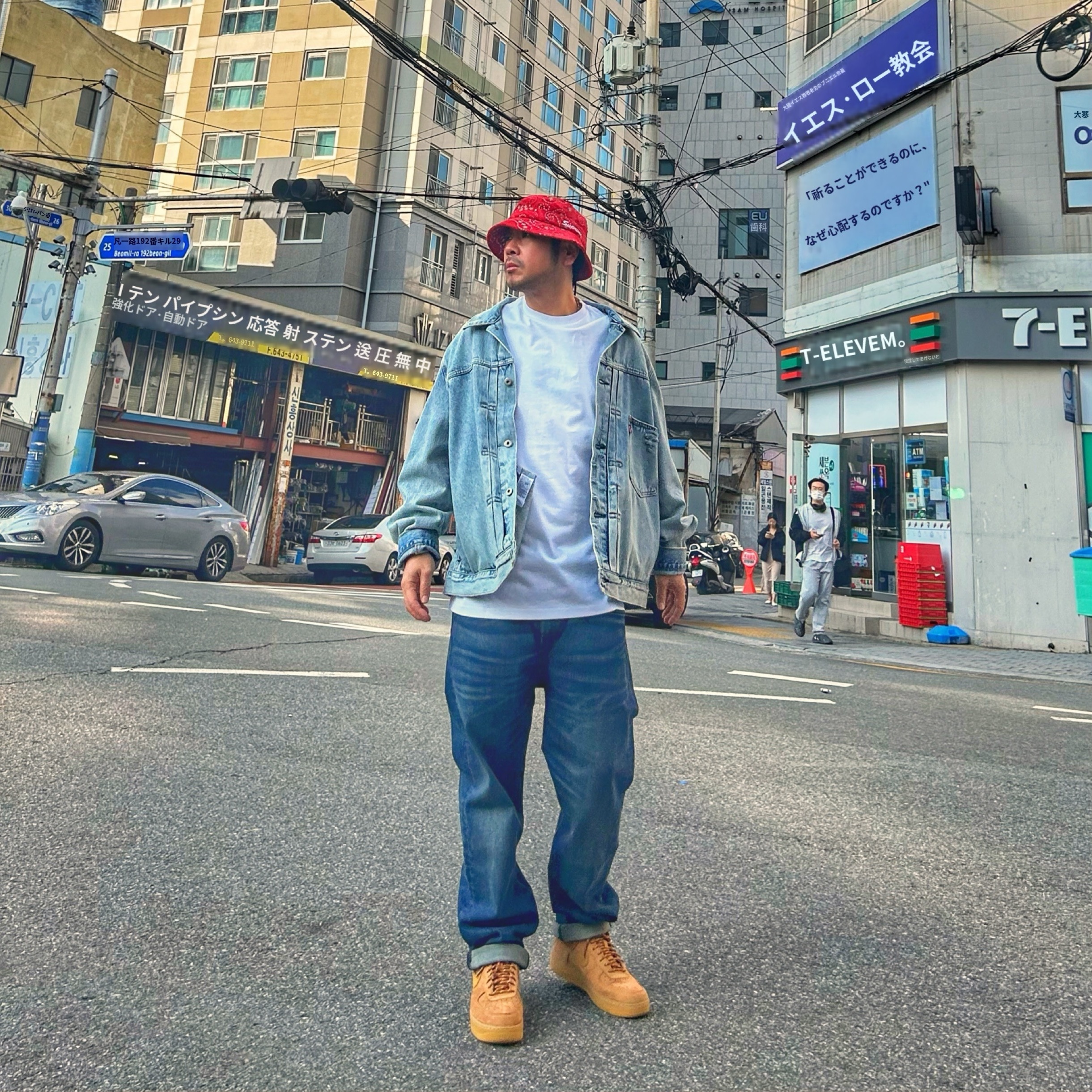 Supreme Velvet Paisley Boonie Red - 23FW, Levi's x Beams Stay Loose T-Shirt White Multi 착용 스타일 - 3