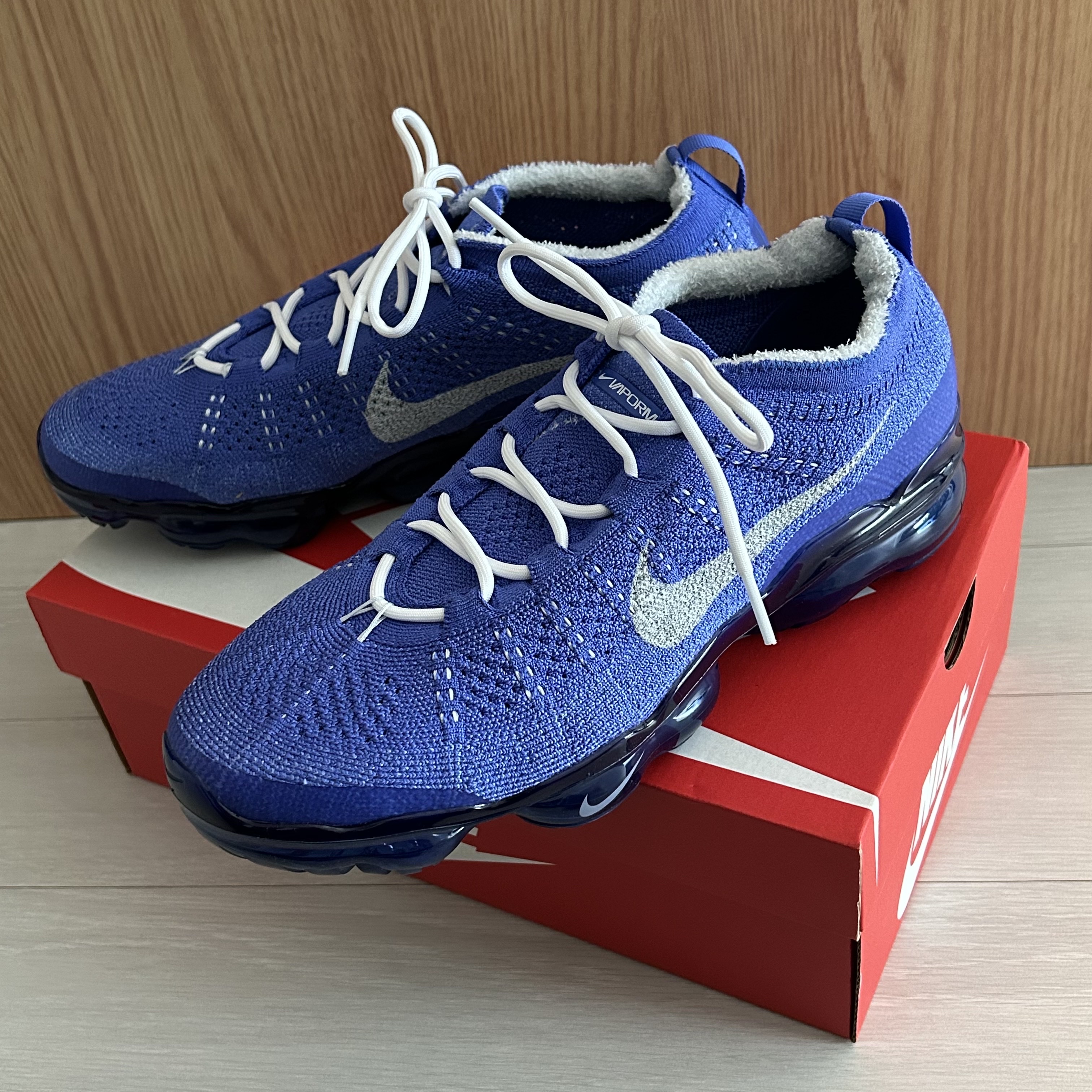 Nike Air VaporMax 2023 Flyknit Pure Platinum Anthracite, Nike Air VaporMax 2023 Flyknit Triple Black 착용 스타일 - 3