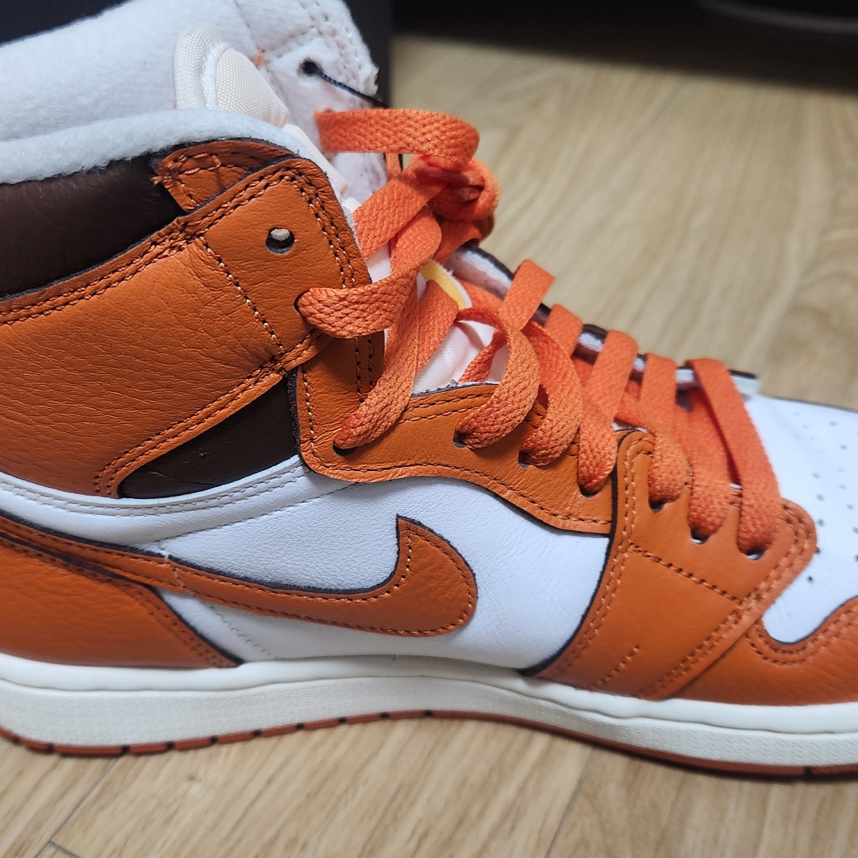 (W) Jordan 1 Retro High OG Starfish 착용 스타일 - 1