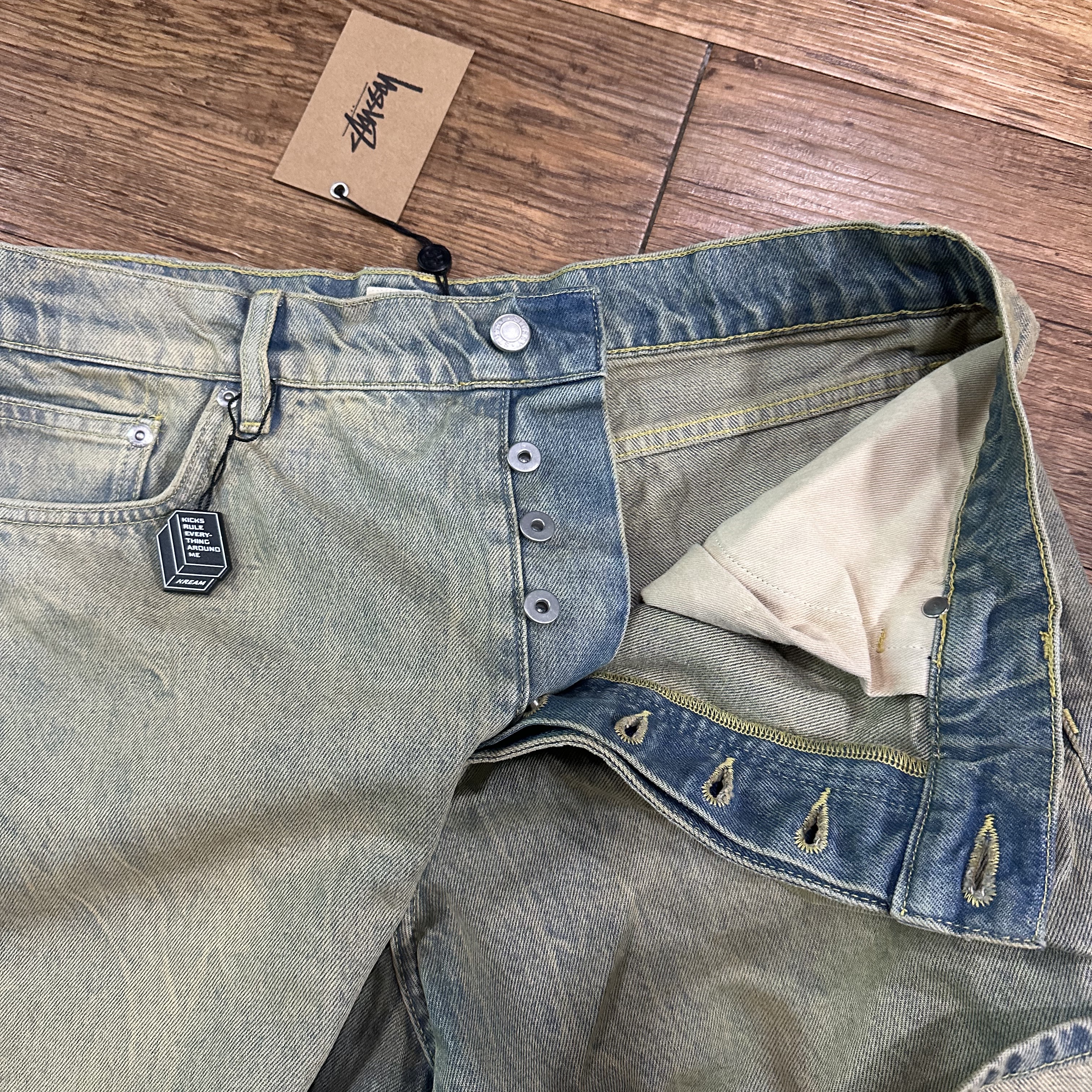 Stussy Denim Big OL' Shorts Sandwash 착용 스타일 - 2