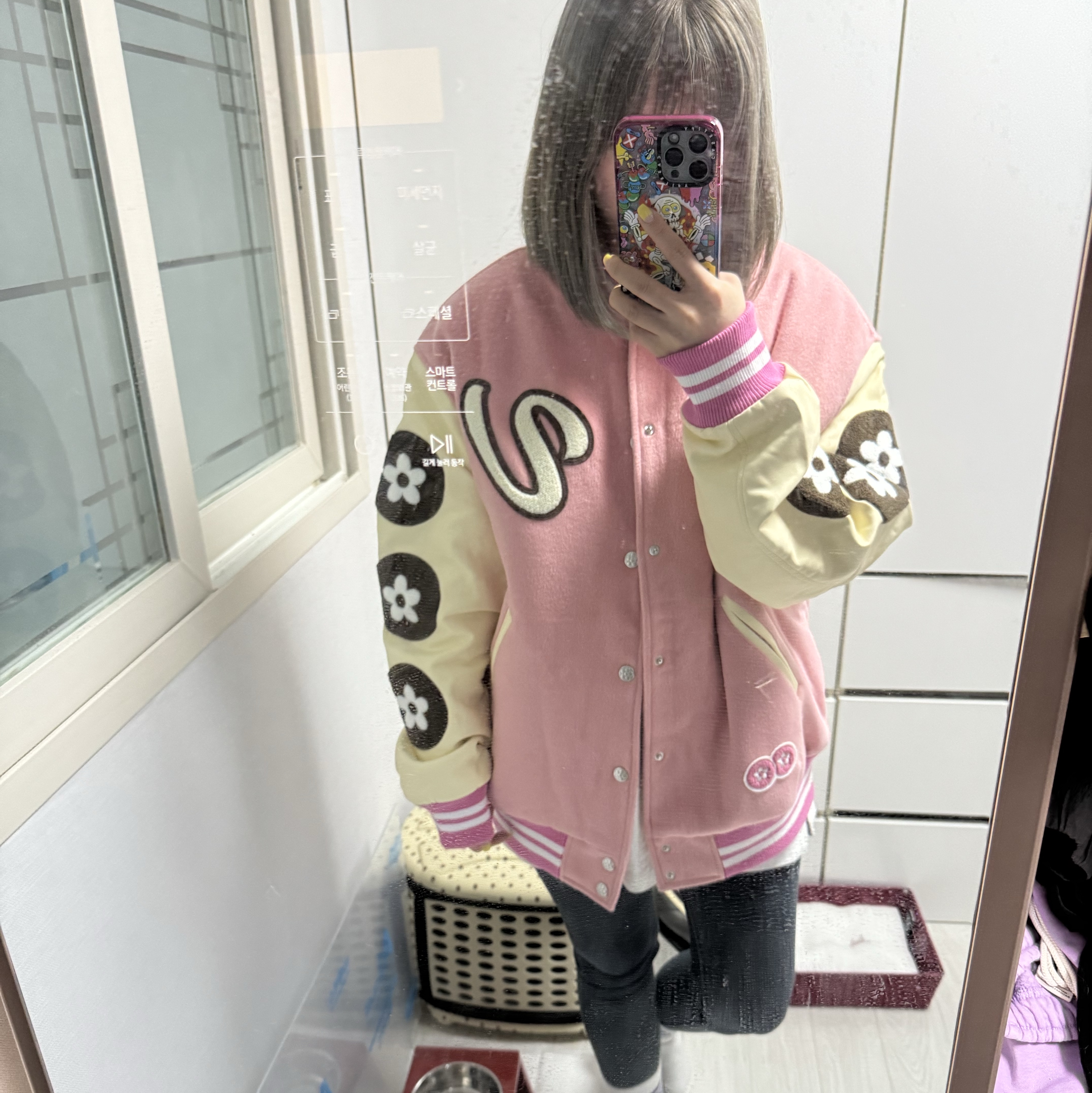 Vandy The Pink Sundae Varsity Jacket Pink 착용 스타일 - 1