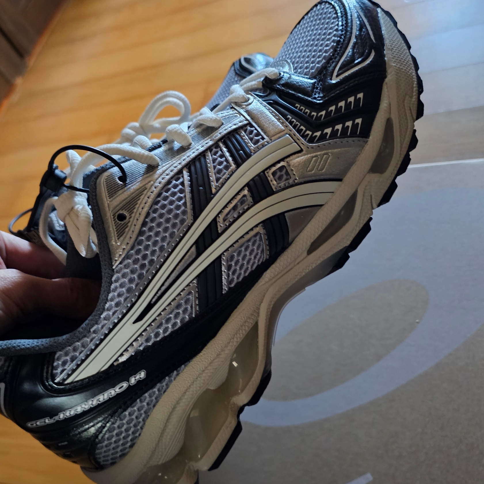 Asics Gel-Kayano 14 Black Glacier Grey 착용 스타일