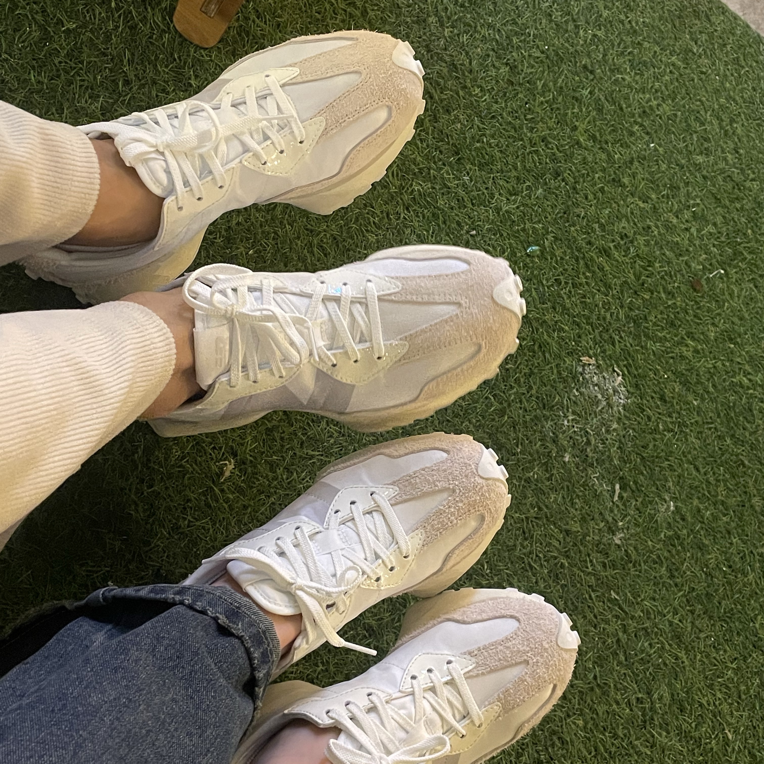 (W) New Balance 327 White Moonbeam 착용 스타일