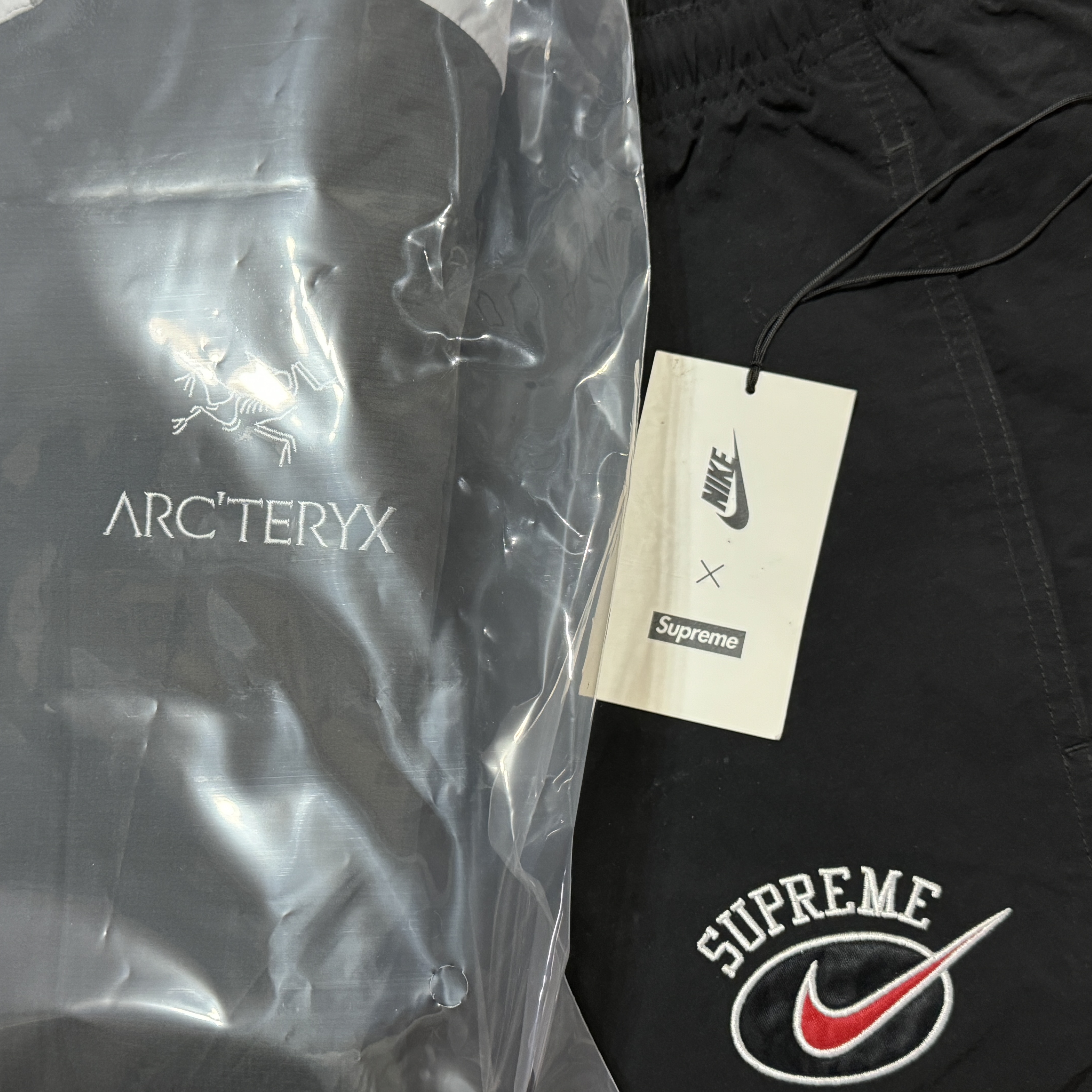 Supreme x Nike Warm Up Pants Silver - 19SS, Arc'teryx x Beams Atom Hoody Tranquil 착용 스타일