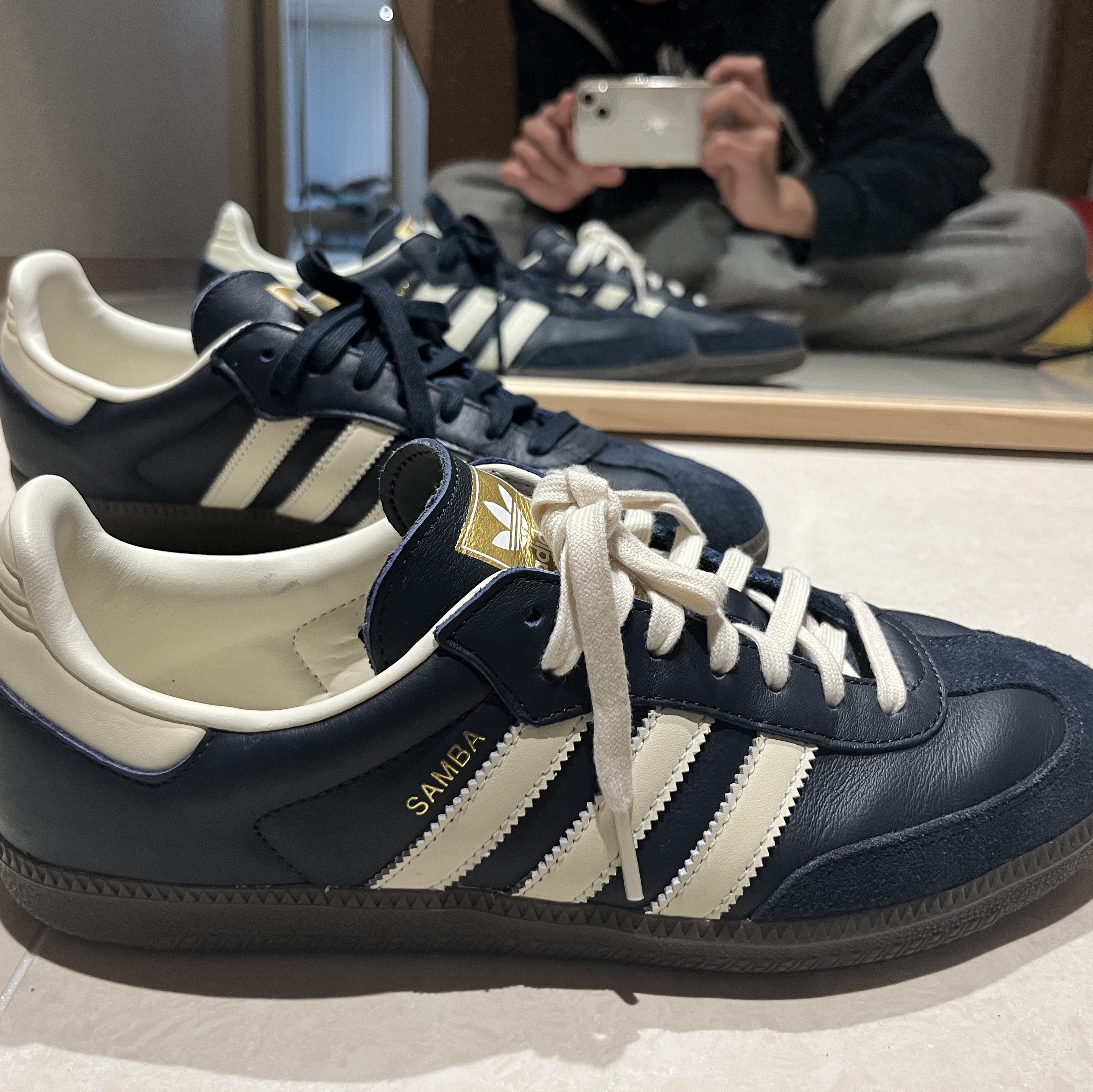 Adidas Samba OG Night Navy Cream White 착용 스타일 - 2