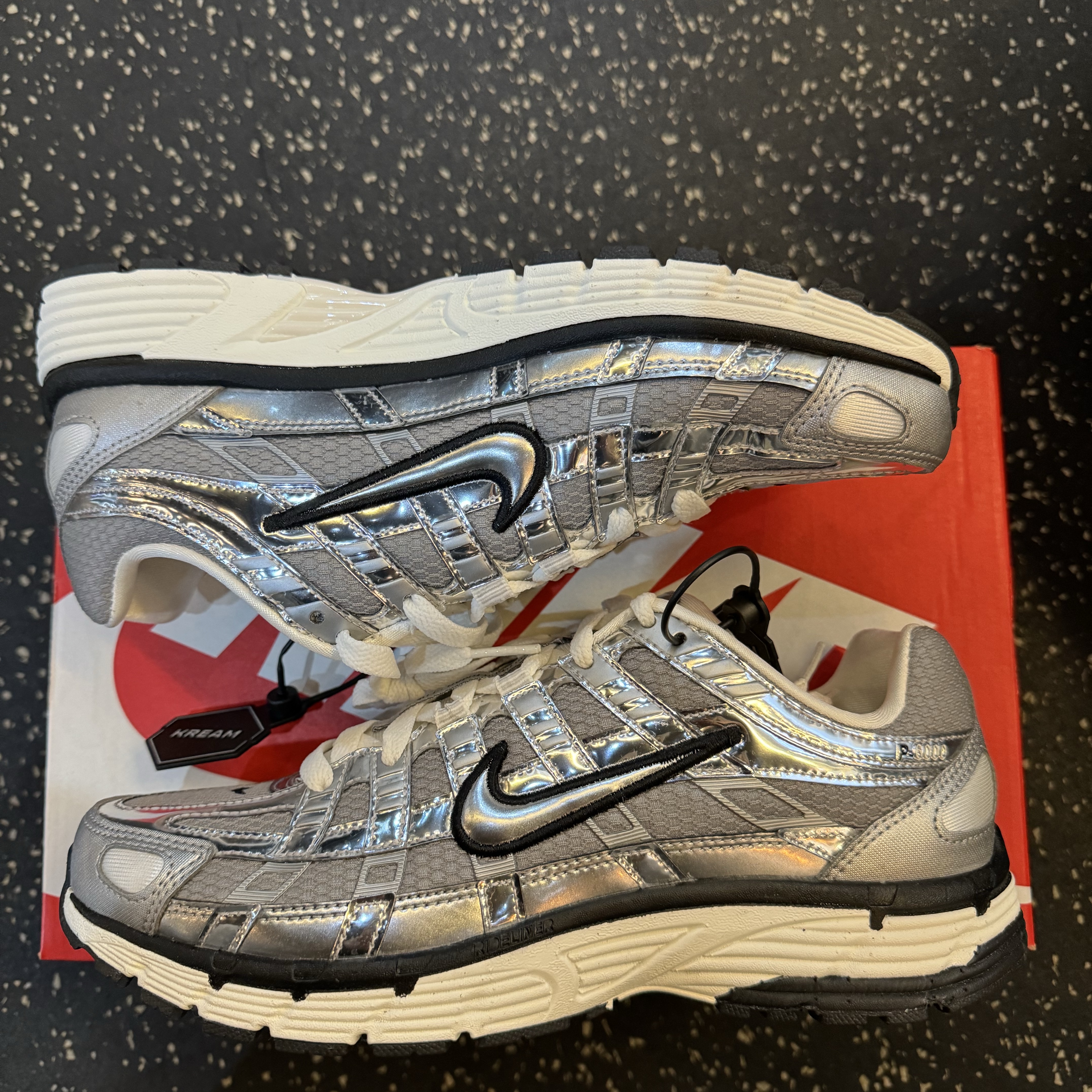 Nike P-6000 Metallic Silver 착용 스타일