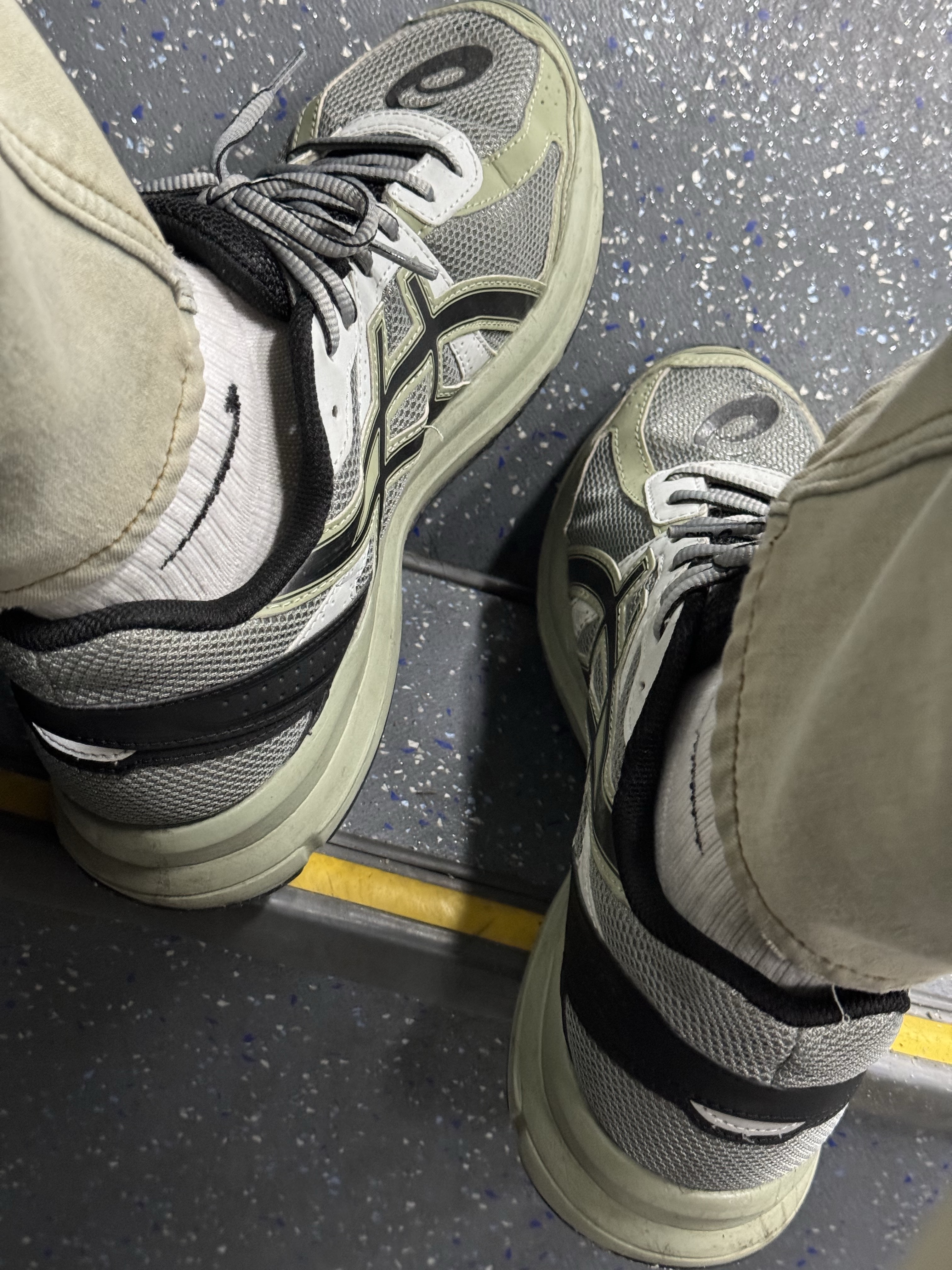 Asics Jog 100 S Sheet Rock - 2E Wide 착용 스타일