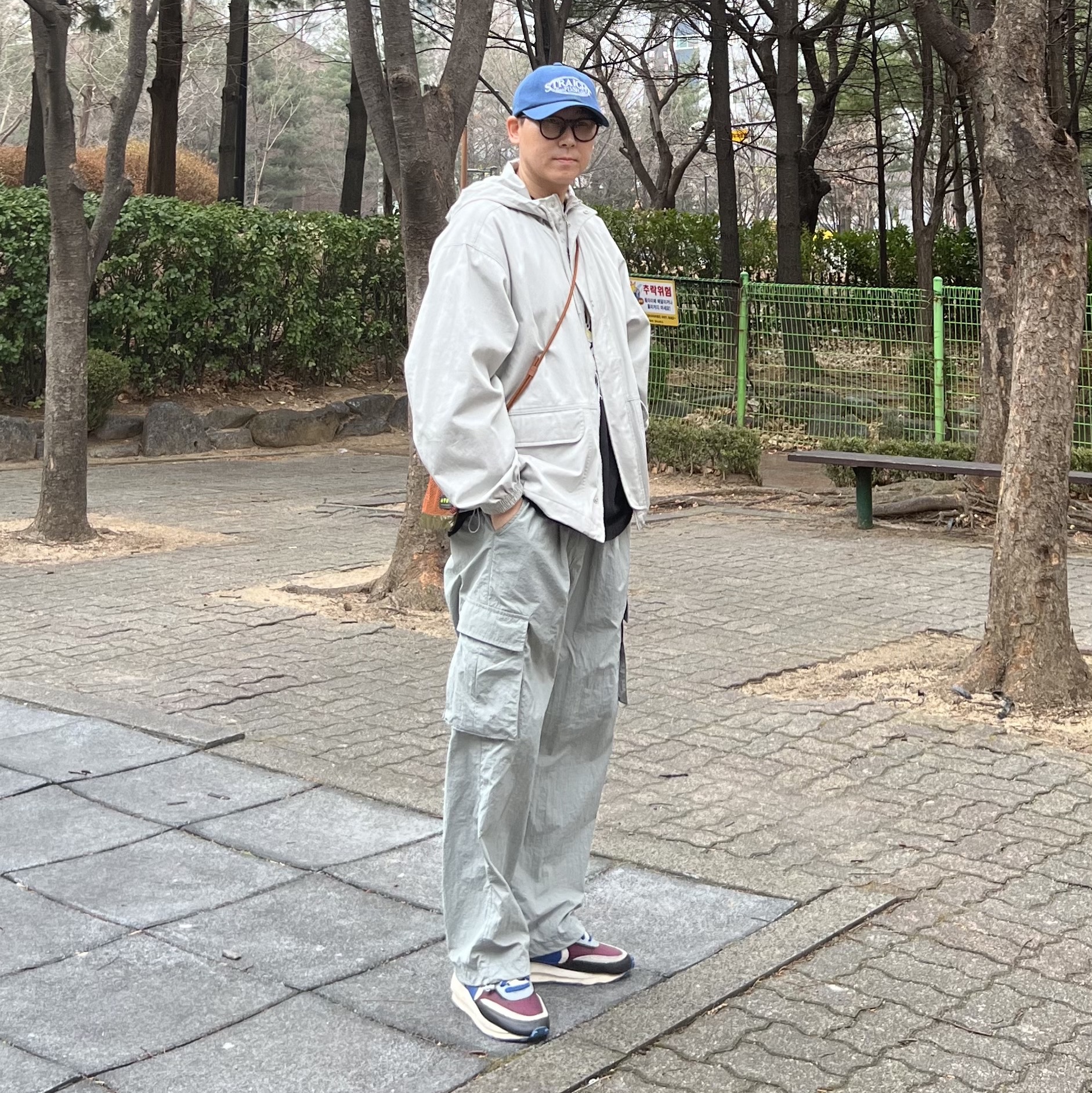 Nike x Sacai x Undercover LDWaffle Night Maroon Team Royal 착용 스타일 - 4