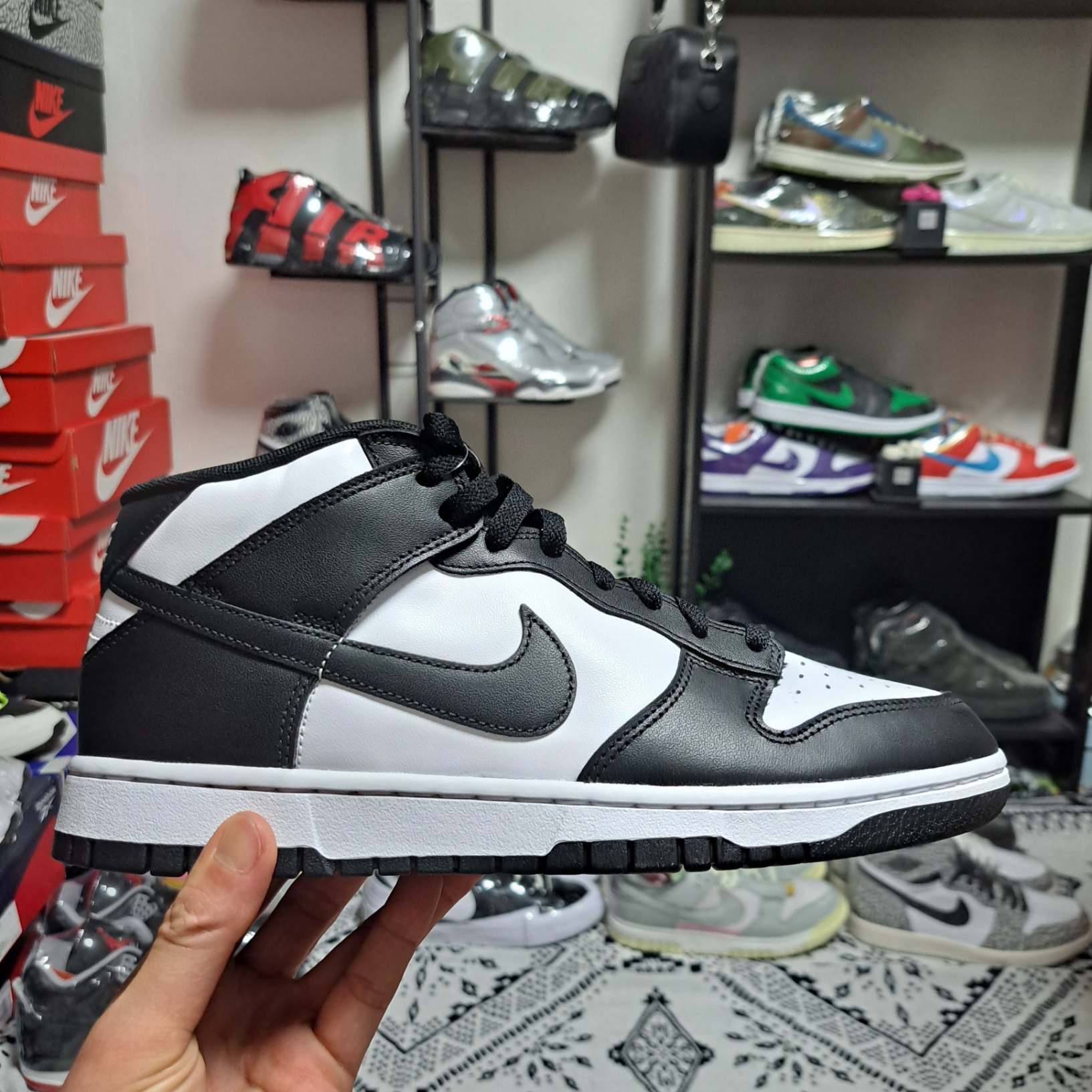 Nike Dunk Mid White Black 착용 스타일 - 1