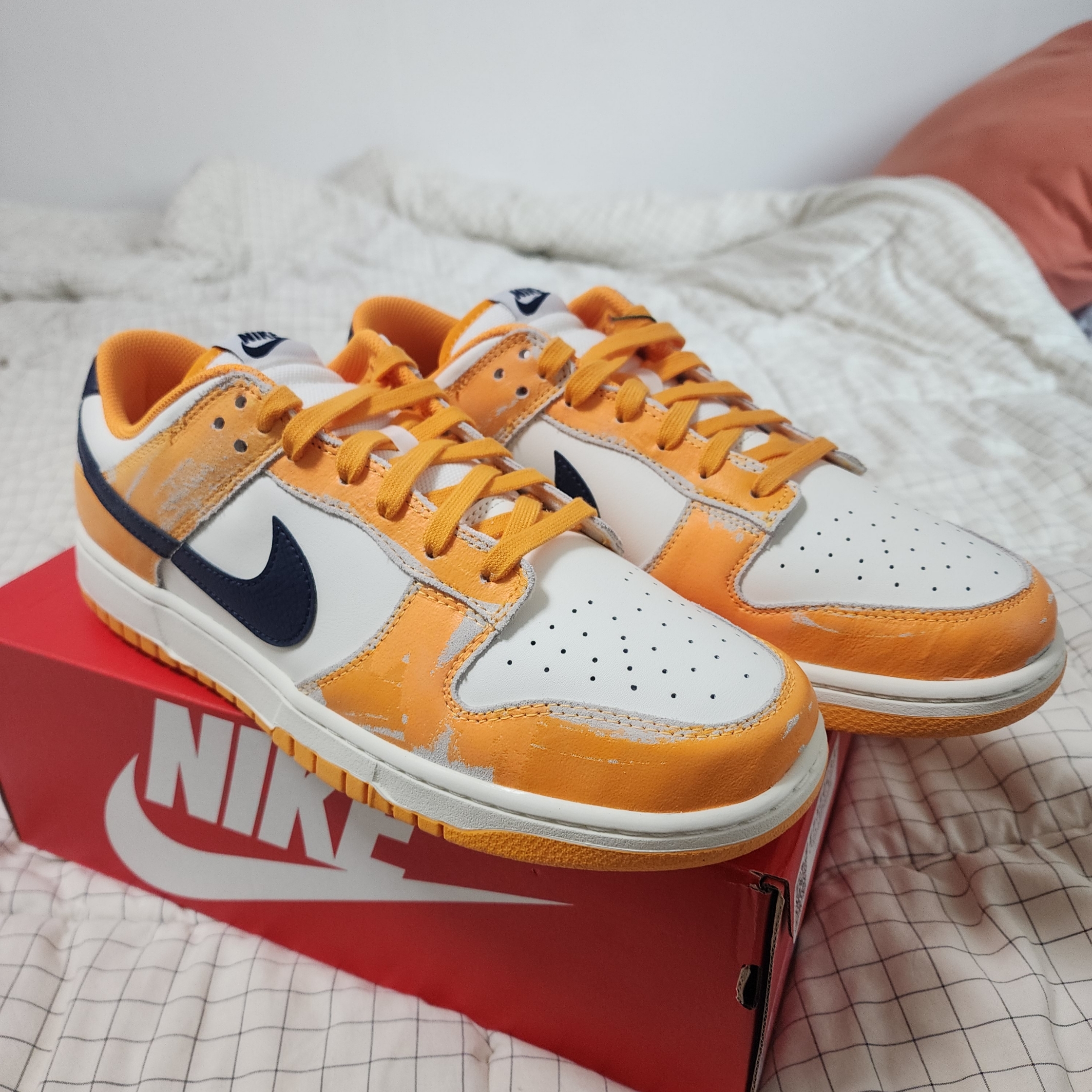 Nike Dunk Low Laser Orange Sail 착용 스타일