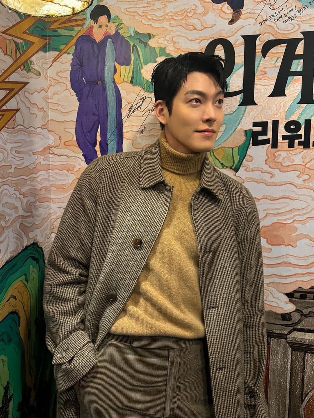 (W) Maison Margiela Check Wool Trench Coat Brown, [KREAM 단독] Haleine Detachable Hood Padded Check Mac Coat Greyish Beige 착용 스타일 - 3