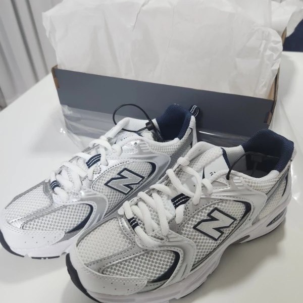 New Balance 530 White 착용 스타일