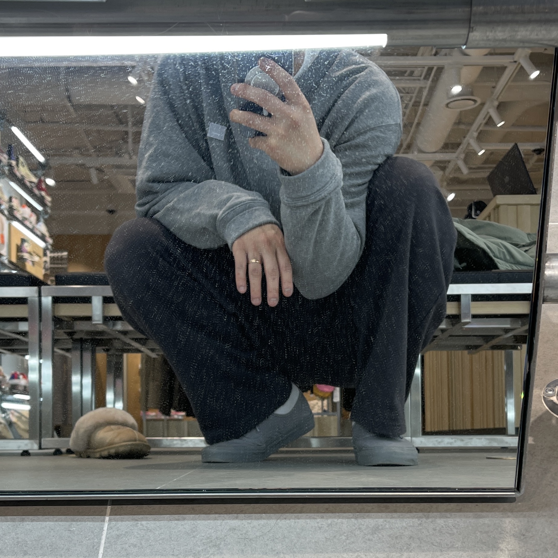 Acne Studios Face Crewneck Sweatshirt Light Grey Melange, Vans x Sophnet Authentic 44 DX Grey 착용 스타일