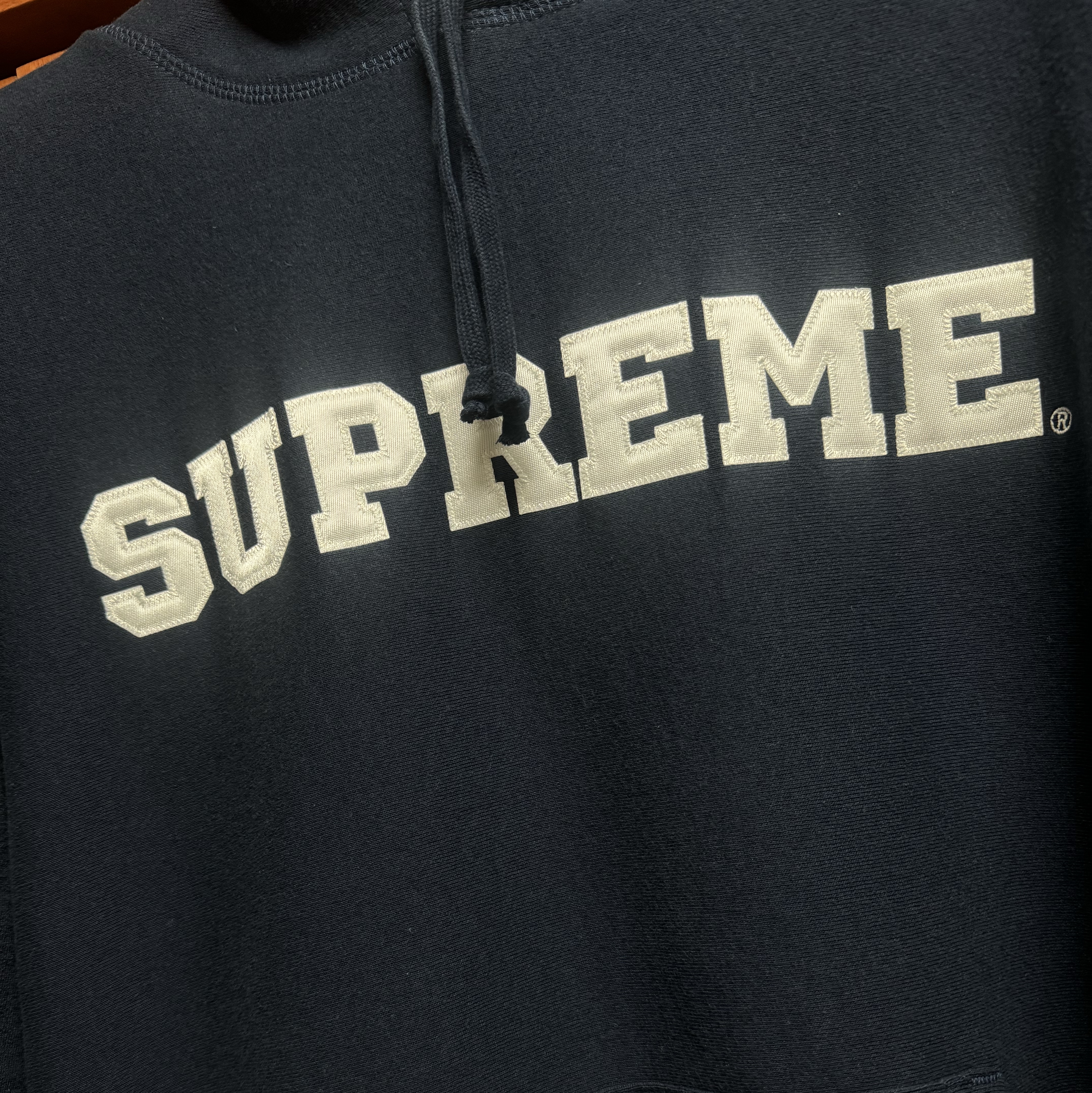 Supreme Collegiate Hooded Sweatshirt Navy - 24SS 착용 스타일