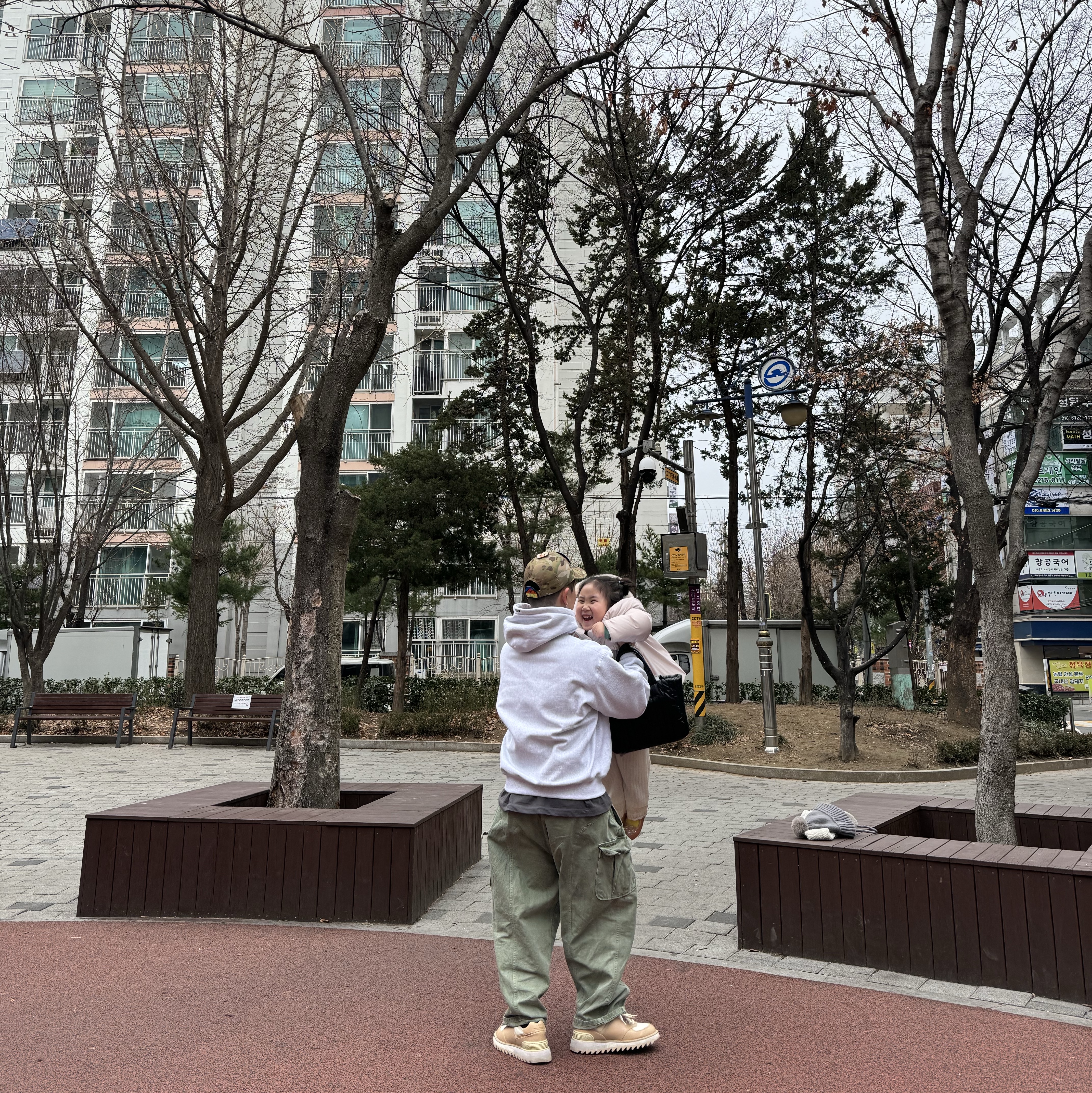 Supreme Box Logo Hooded Sweatshirt Ash Grey - 23FW, New Balance x Tokyo Design Studio 574 Vachetta Tan 착용 스타일