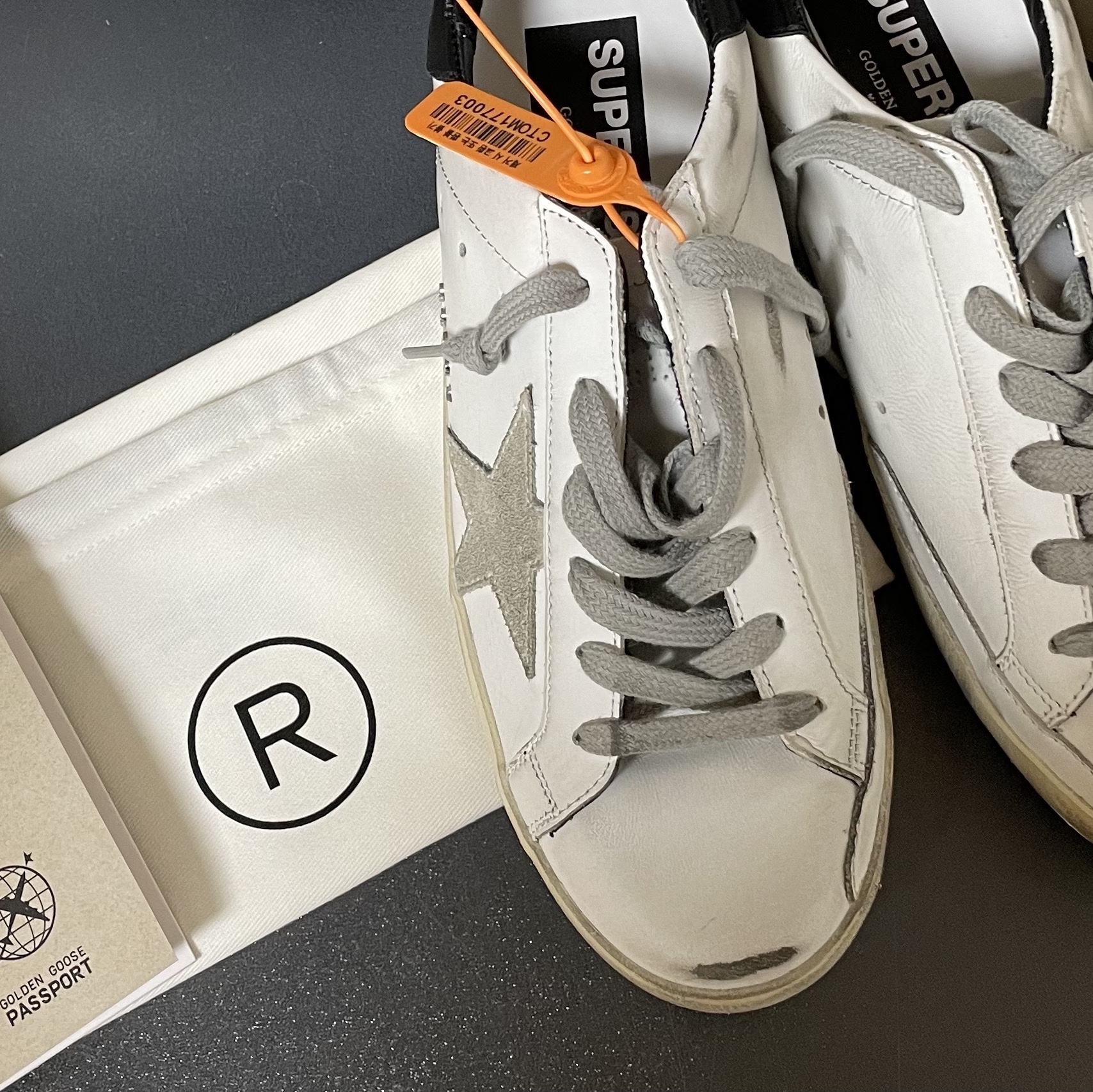 Golden Goose Superstar White Black Heel Tab Sneakers 착용 스타일