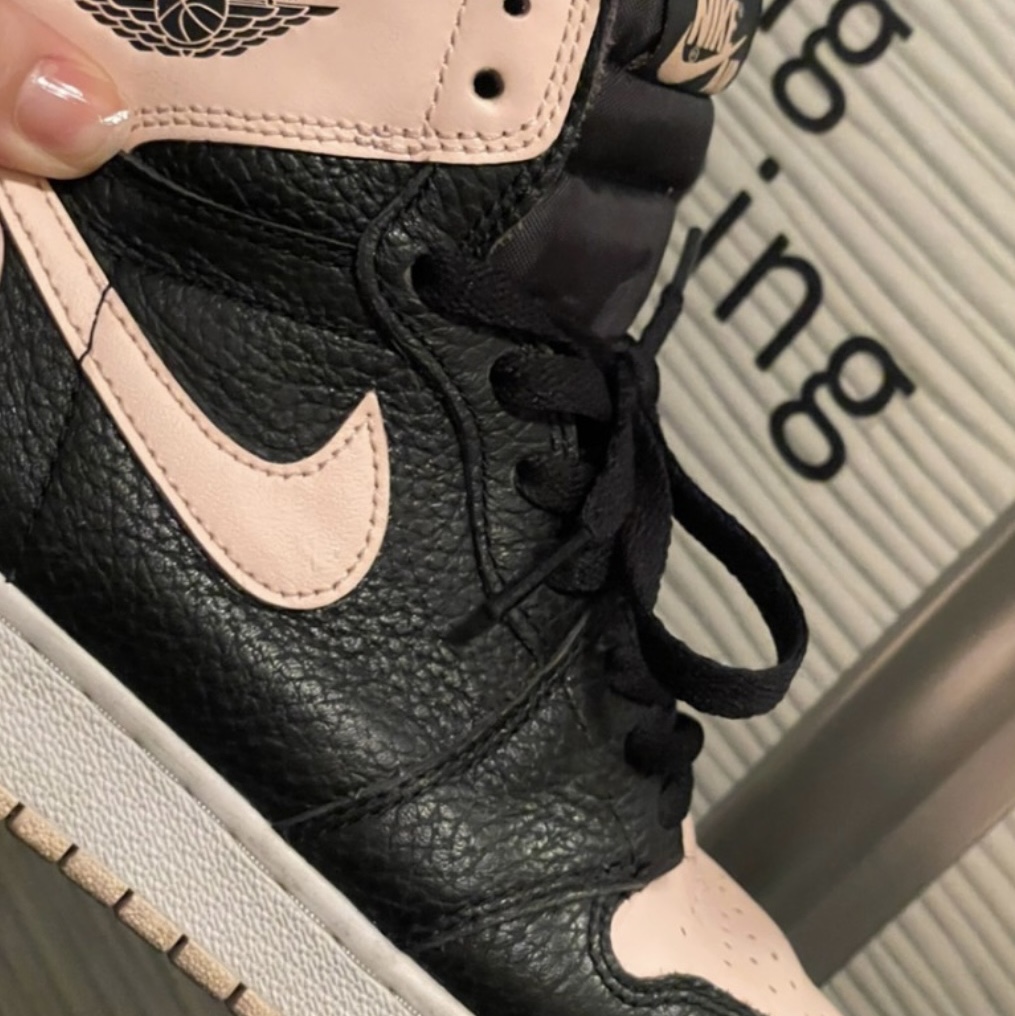 Jordan 1 Retro High OG Crimson Tint 착용 스타일 - 2