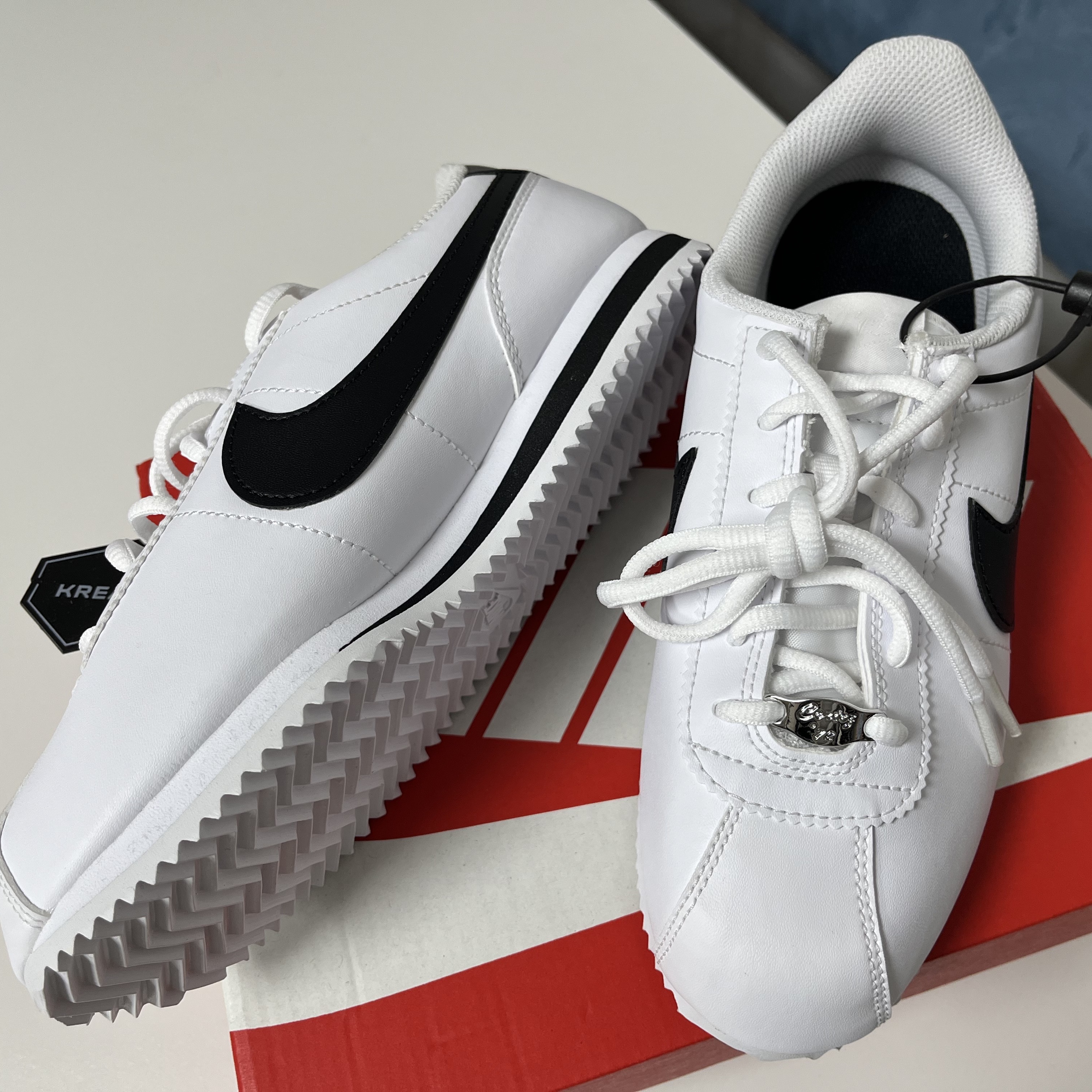 (GS) Nike Cortez Basic SL White Black 착용 스타일 - 4