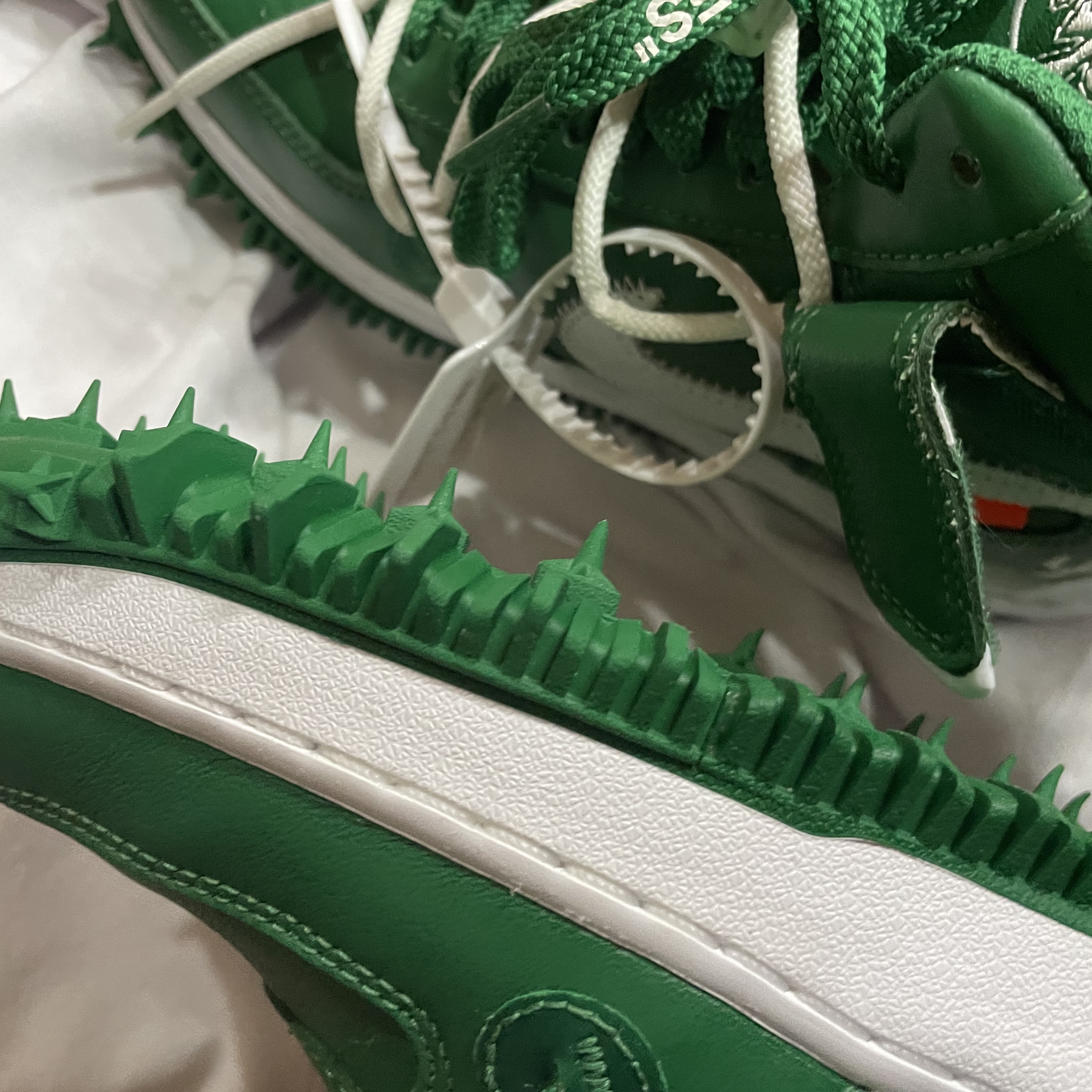 Nike x Off-White Air Force 1 Mid SP Leather Pine Green 착용 스타일 - 1
