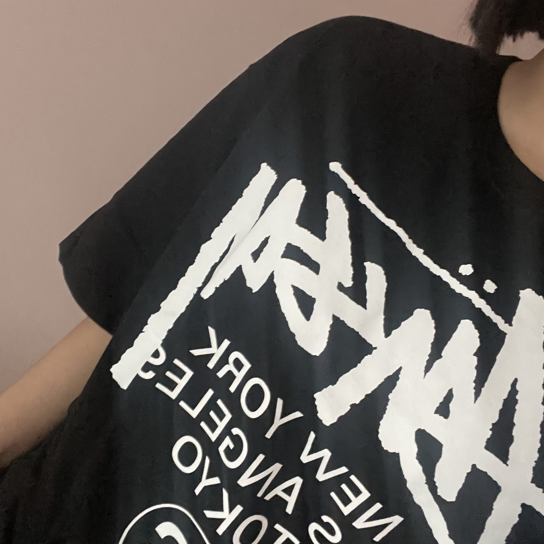 Stussy World Tour T-Shirt Black 착용 스타일