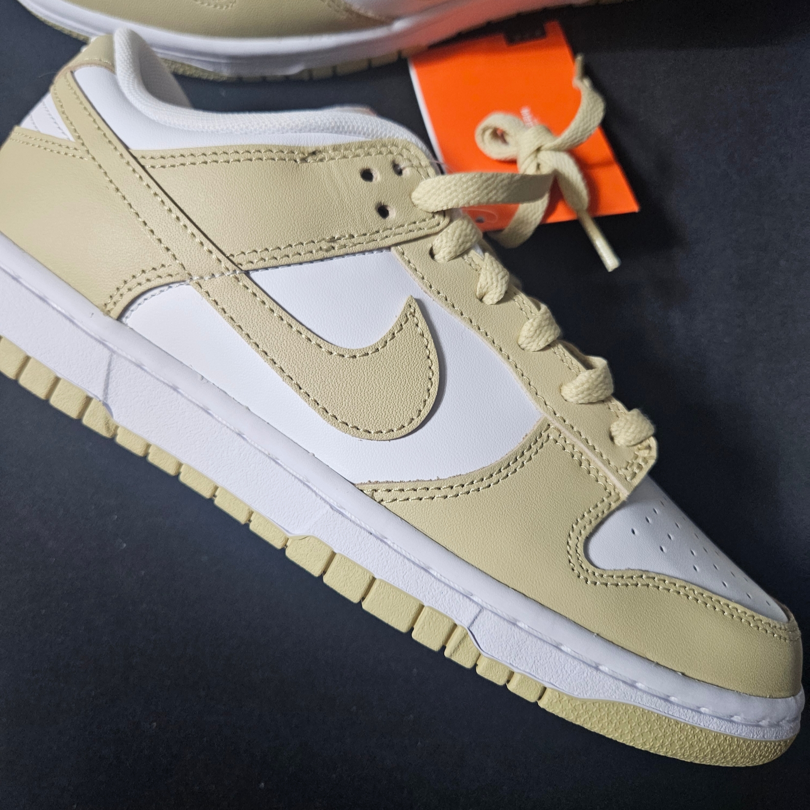Nike Dunk Low Team Gold and White 착용 스타일