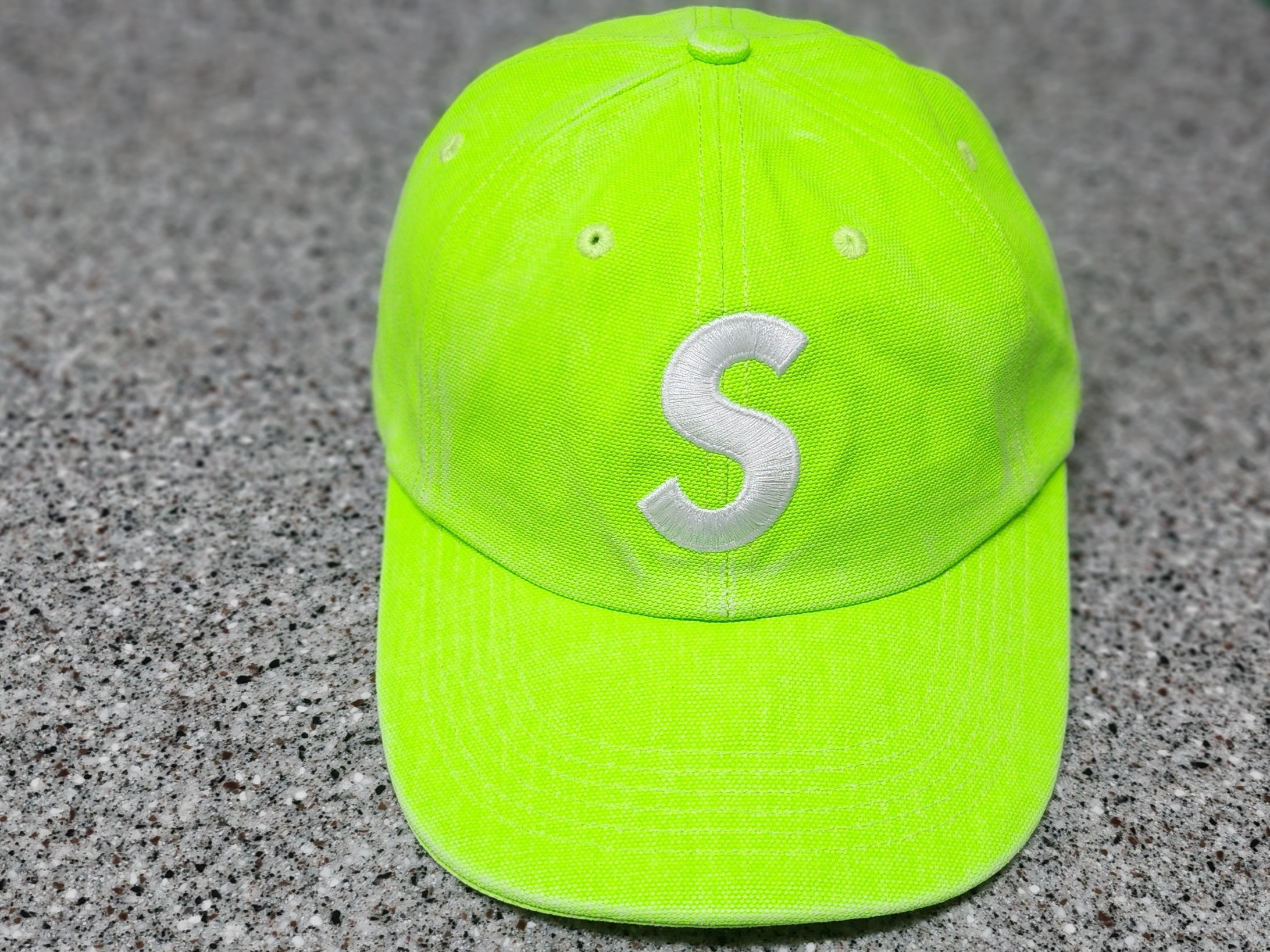 Supreme Pigment Canvas S Logo 6-Panel Lime - 23SS 착용 스타일