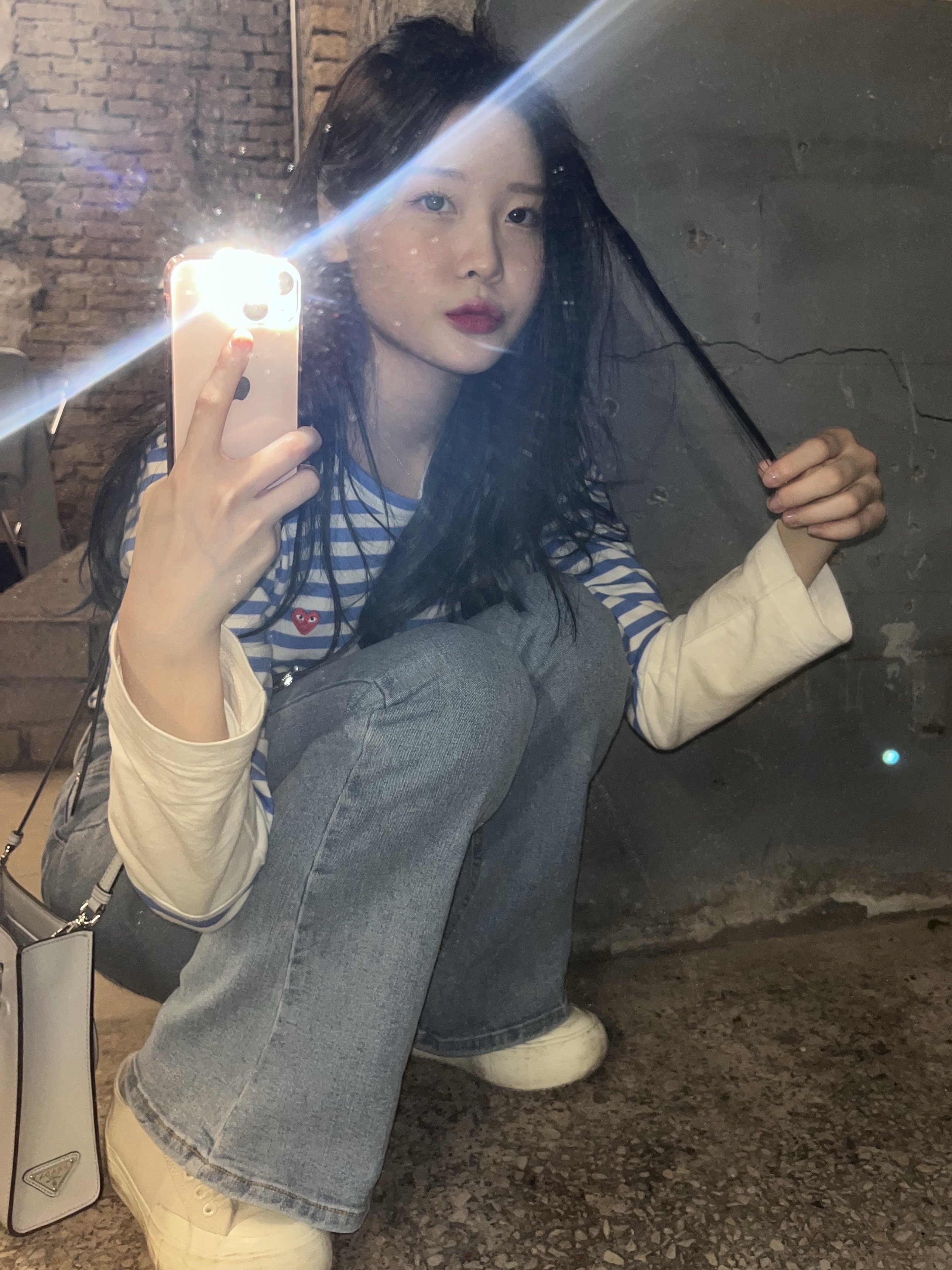 Play Comme des Garcons Little Red Heart Striped LS T-Shirt Blue White 착용 스타일 - 3