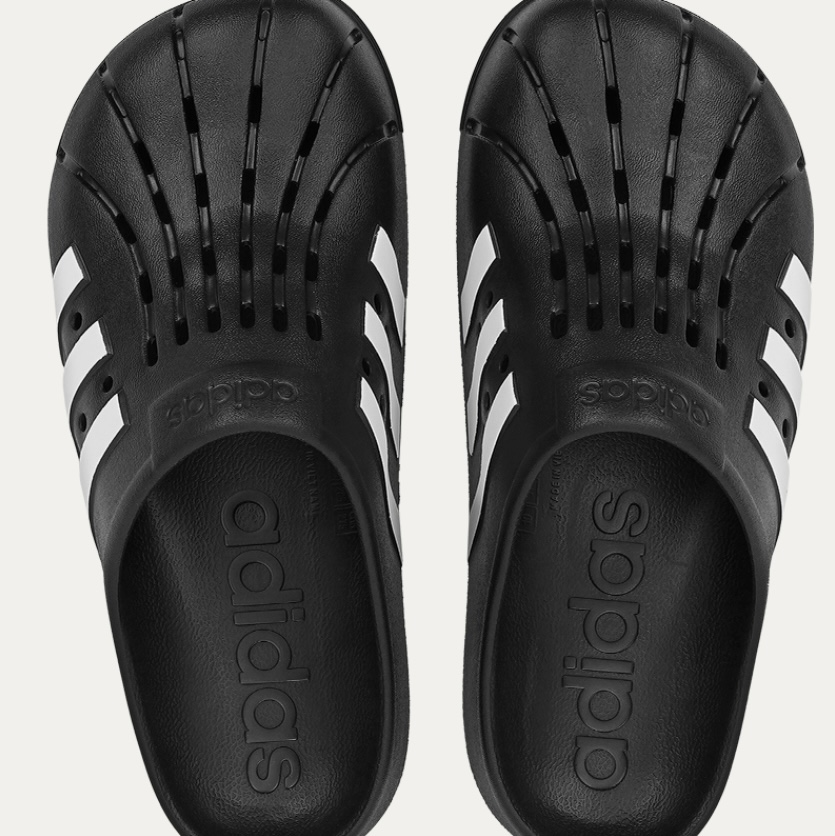 Adidas Adilette Clog Black White 착용 스타일