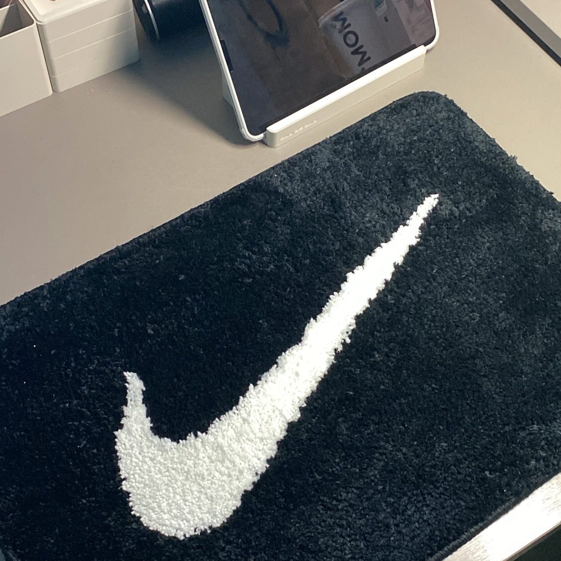Nike Swoosh Rug Black White 착용 스타일
