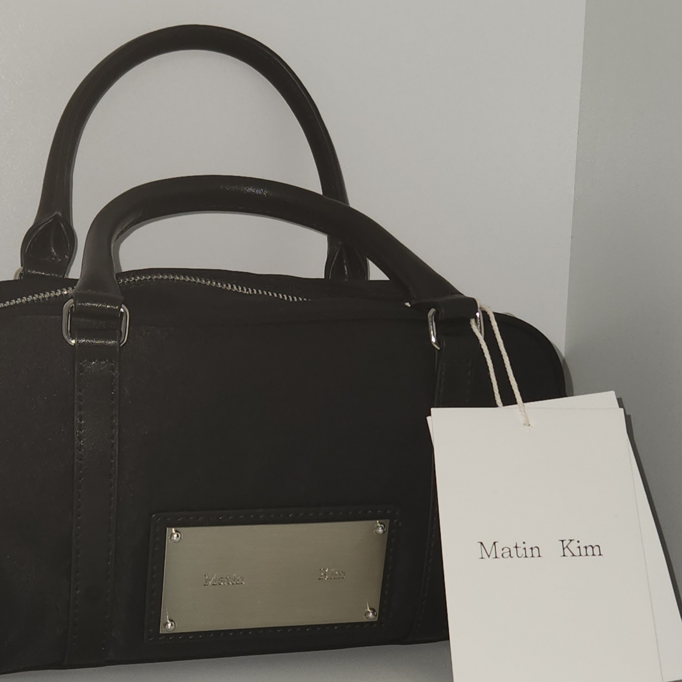 Matin Kim Baby Sporty Tote Bag Black 착용 스타일