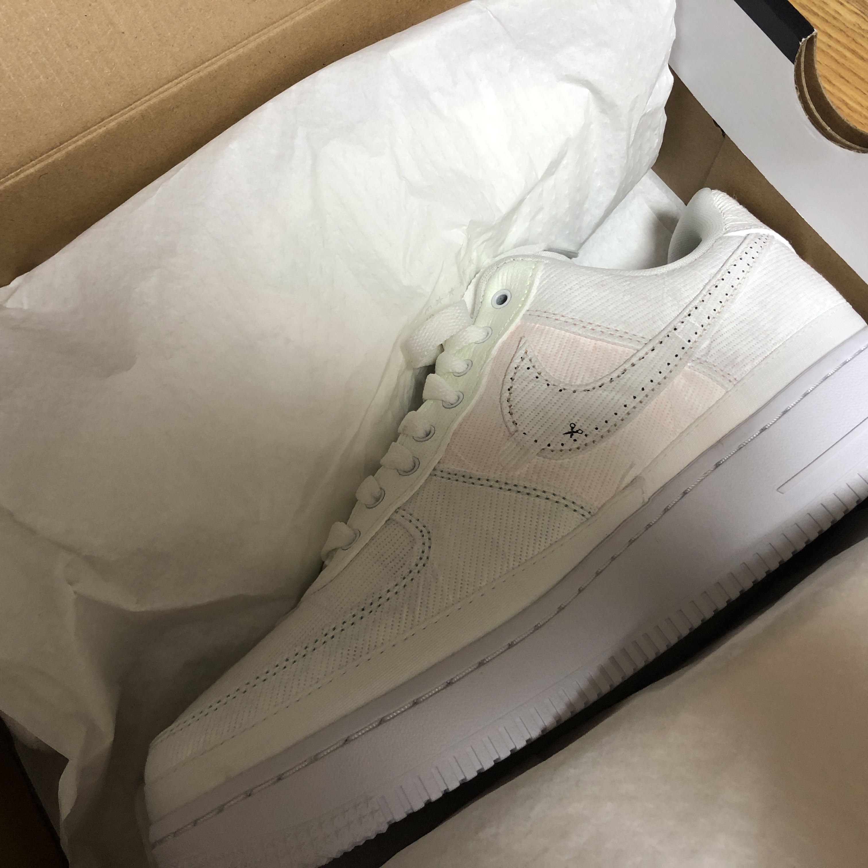 (W) Nike Air Force 1 '07 PRM Tear Away Arctic Punch 착용 스타일