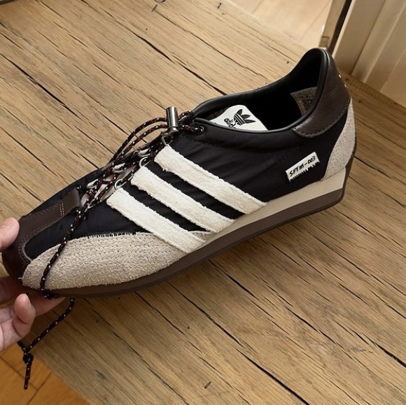 Adidas x Song for the Mute Country OG Core Black Core White 착용 스타일 - 3